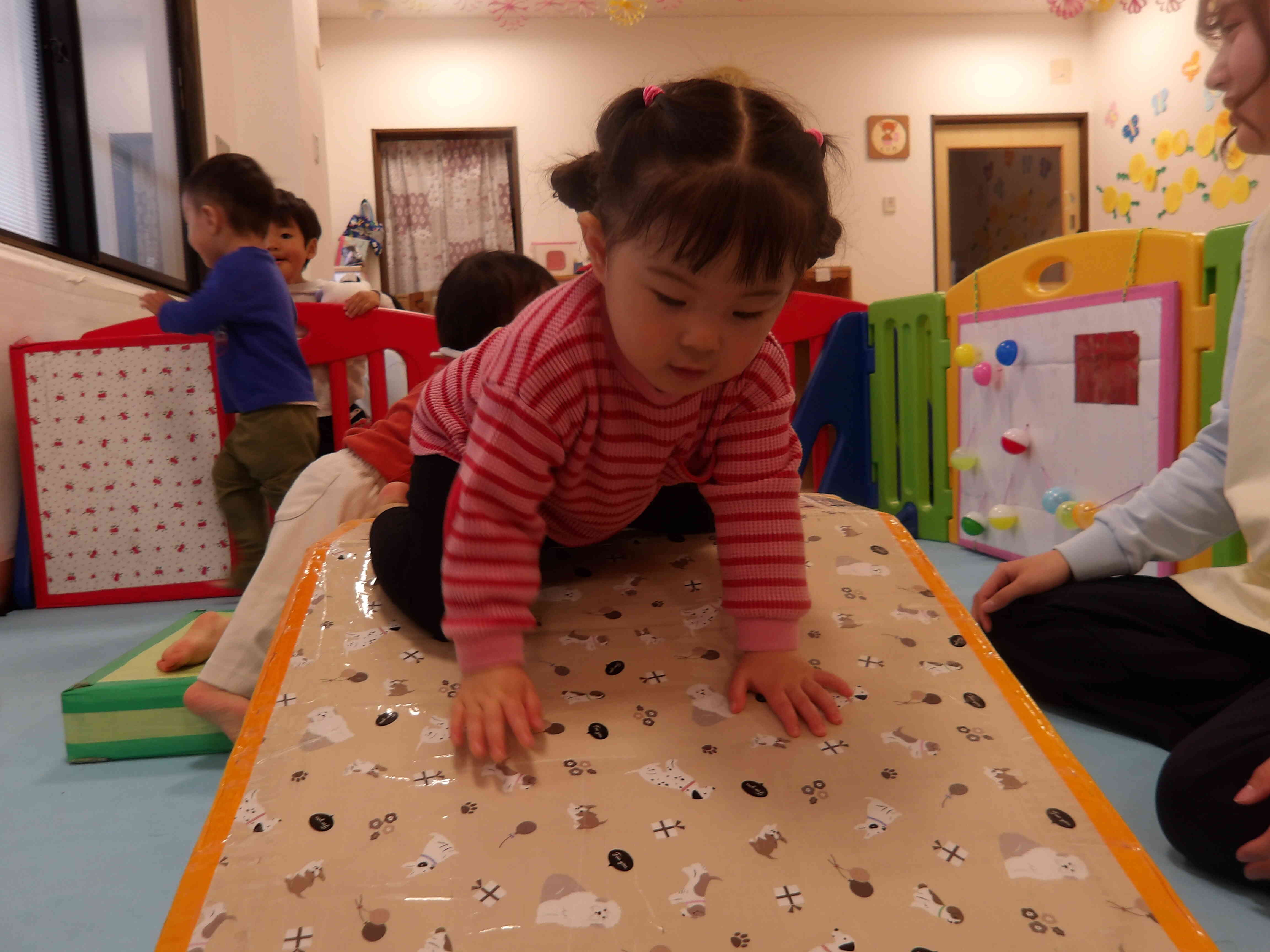 １歳児さんのお部屋あそび