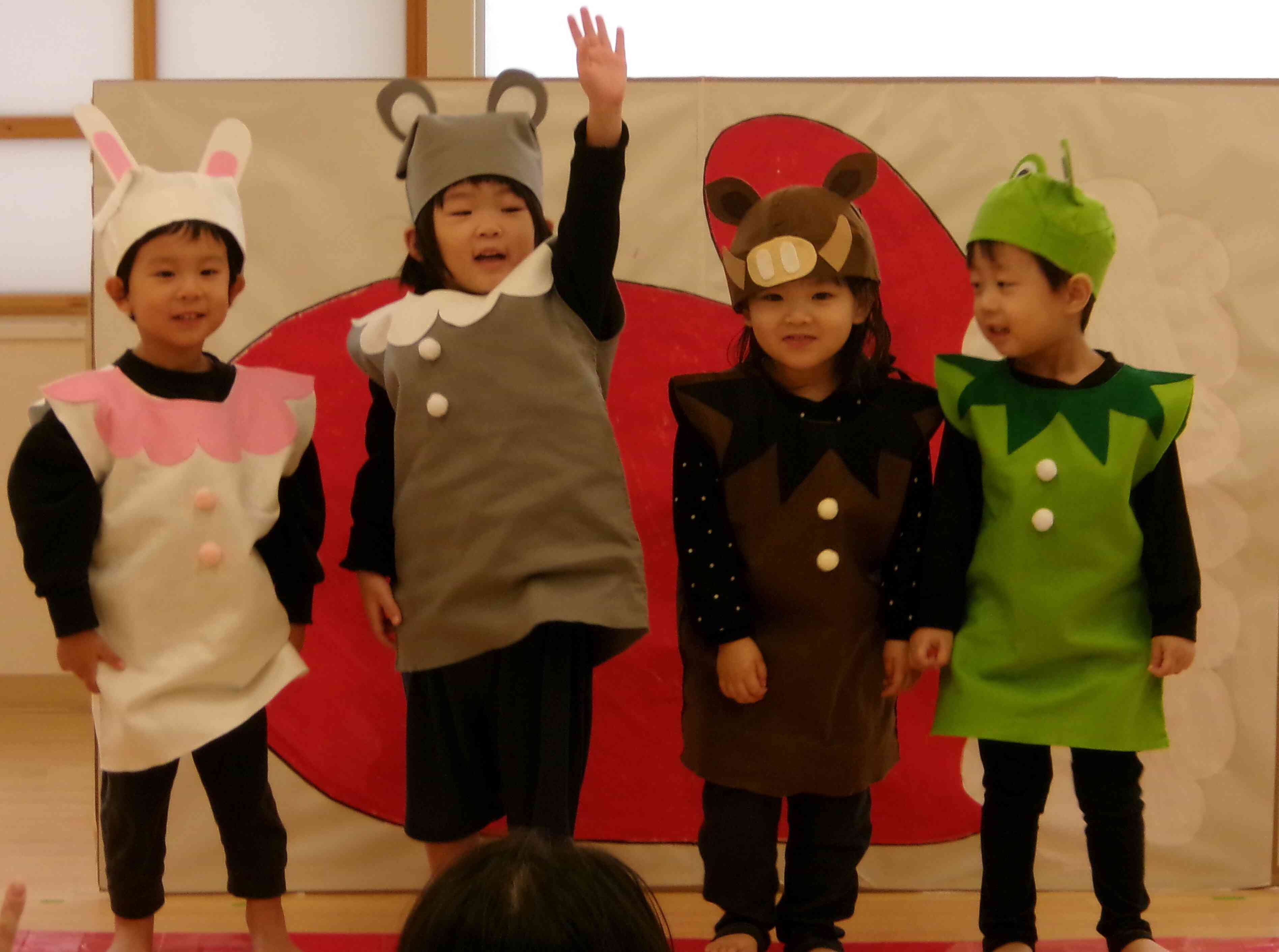 ☆生活発表会☆　うさぎ組(2歳児)