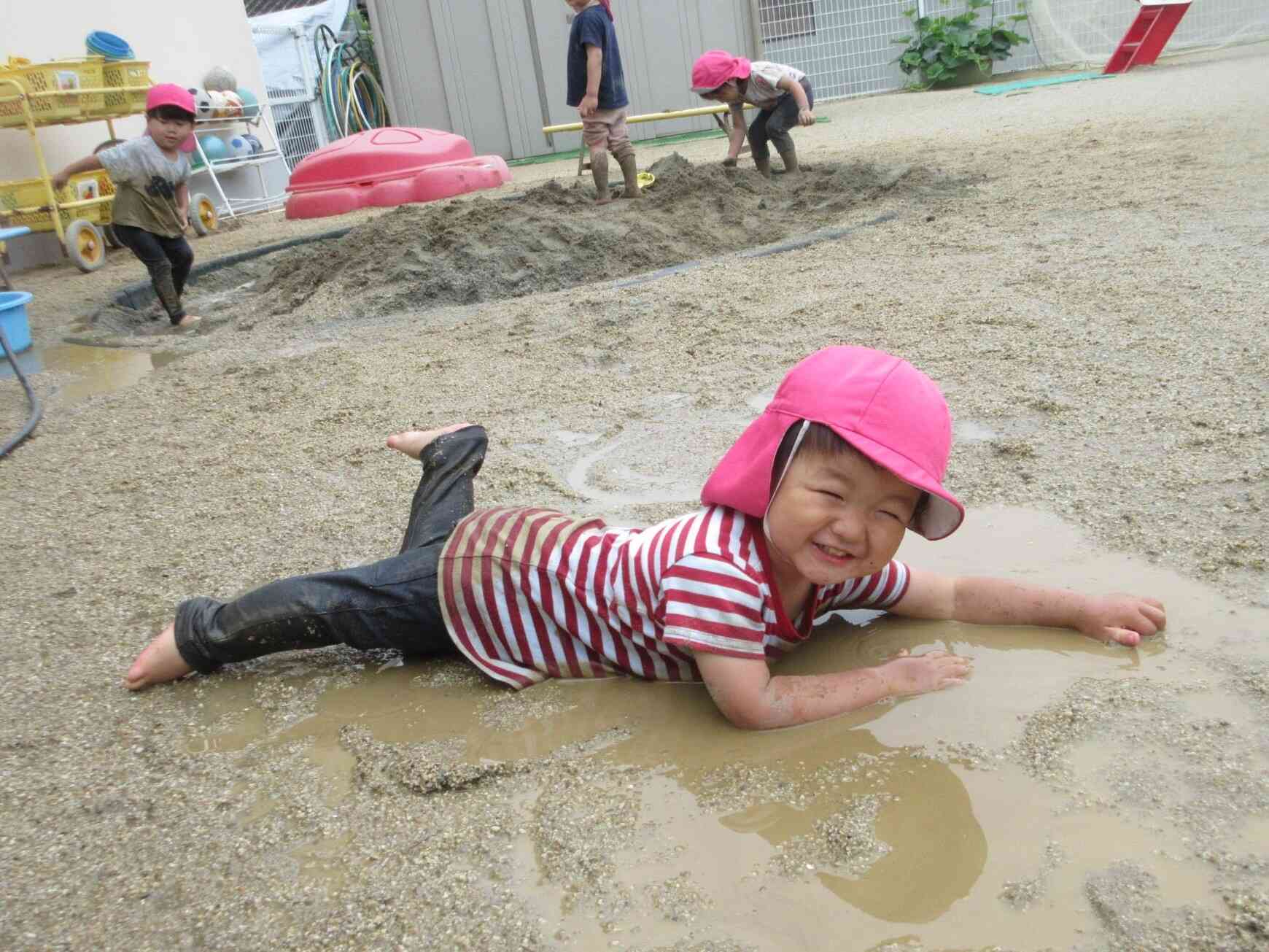 水たまりスイミング♪
