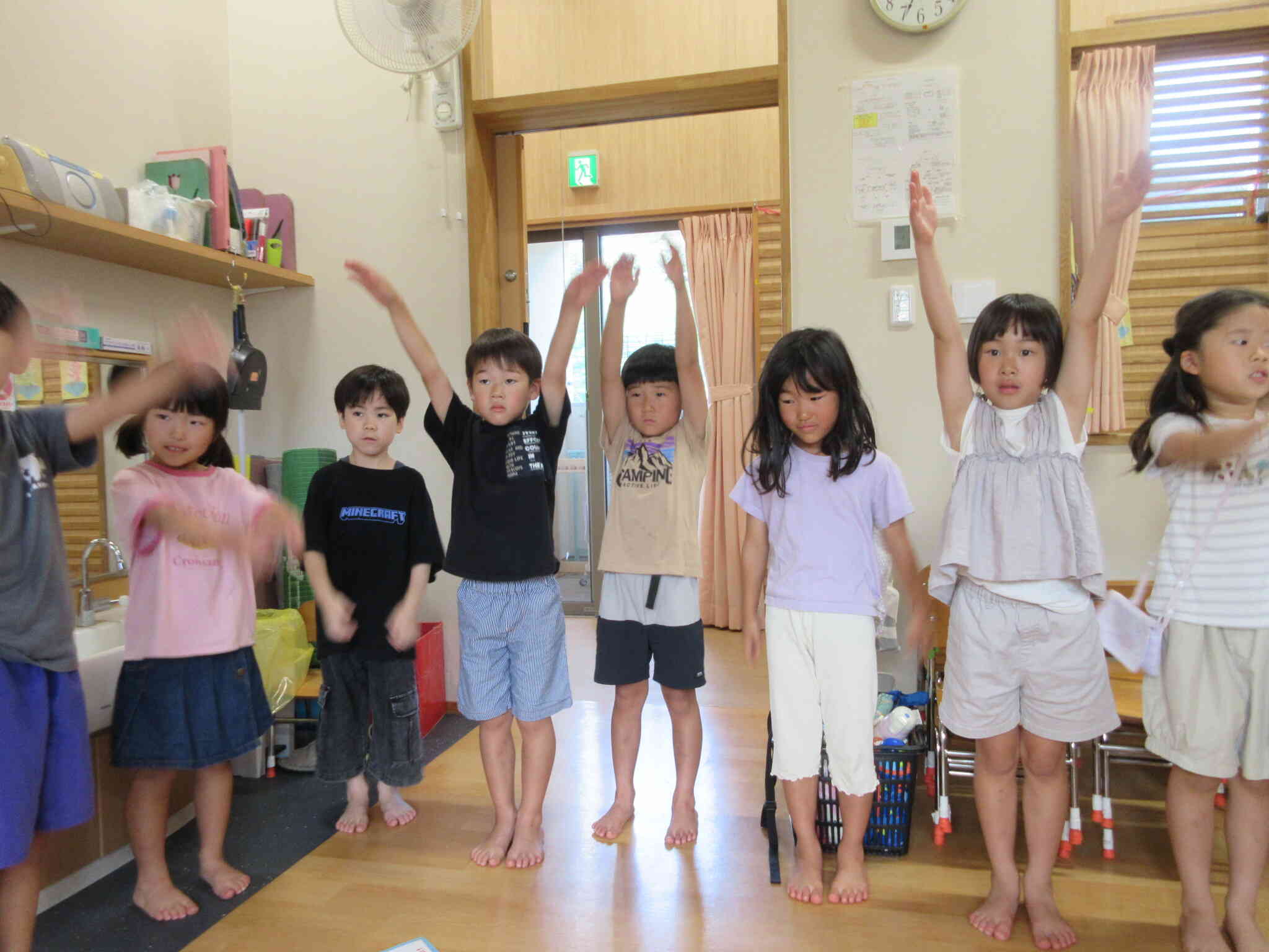 去年の運動会で踊った曲を、卒園児・在園児一緒に踊ります♪