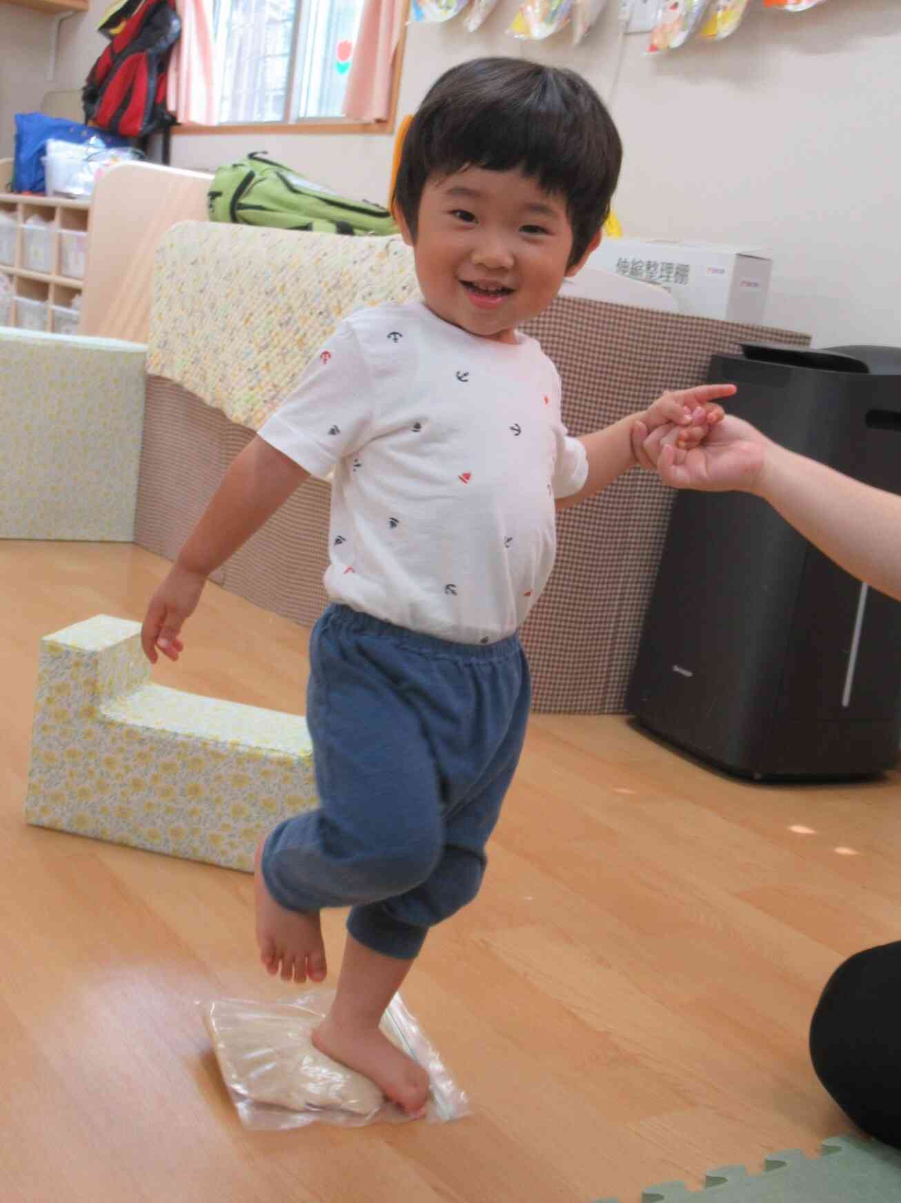 麺職人みたいに、足でこねこね踏んでみました。何だか気持ちいい♪