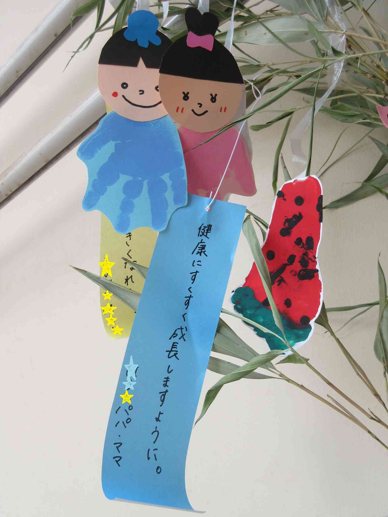 家族の健康や子どもの成長を願った短冊がたくさん♡