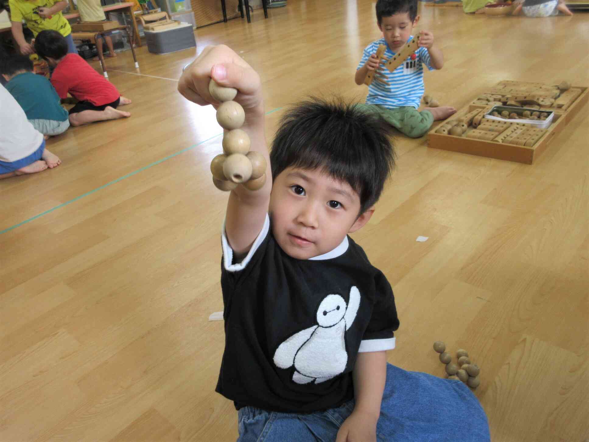 木の玩具で遊ぼう(きりん組・ぱんだ組・くま組)