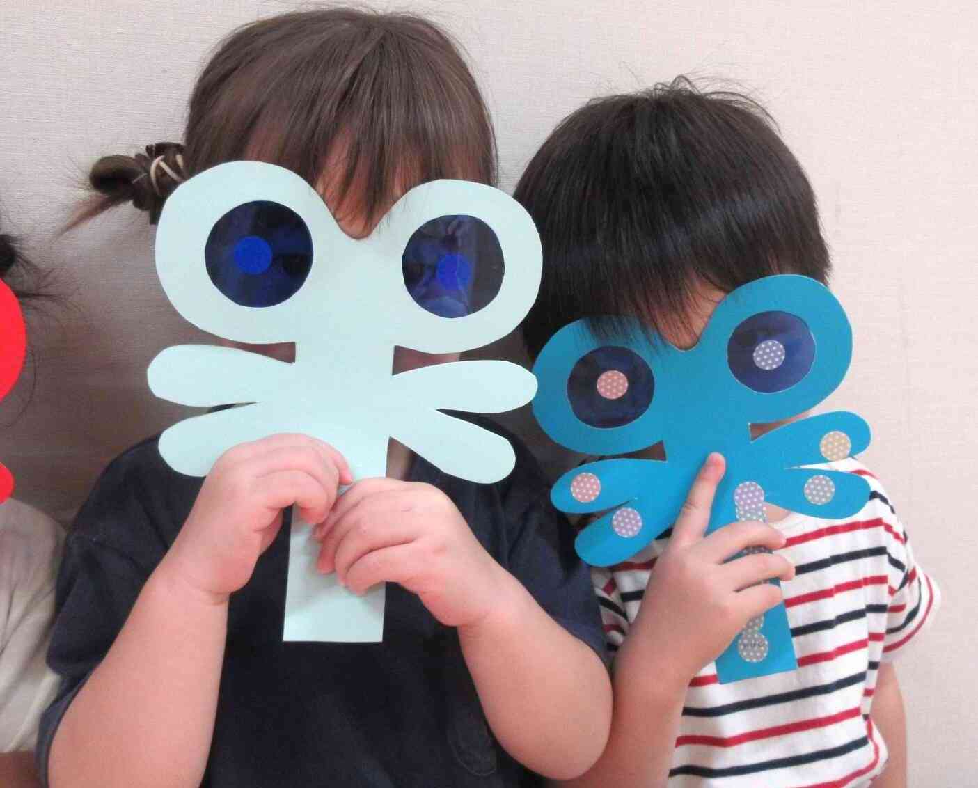 翌日、お散歩で見つけた「トンボ」を作りました♪