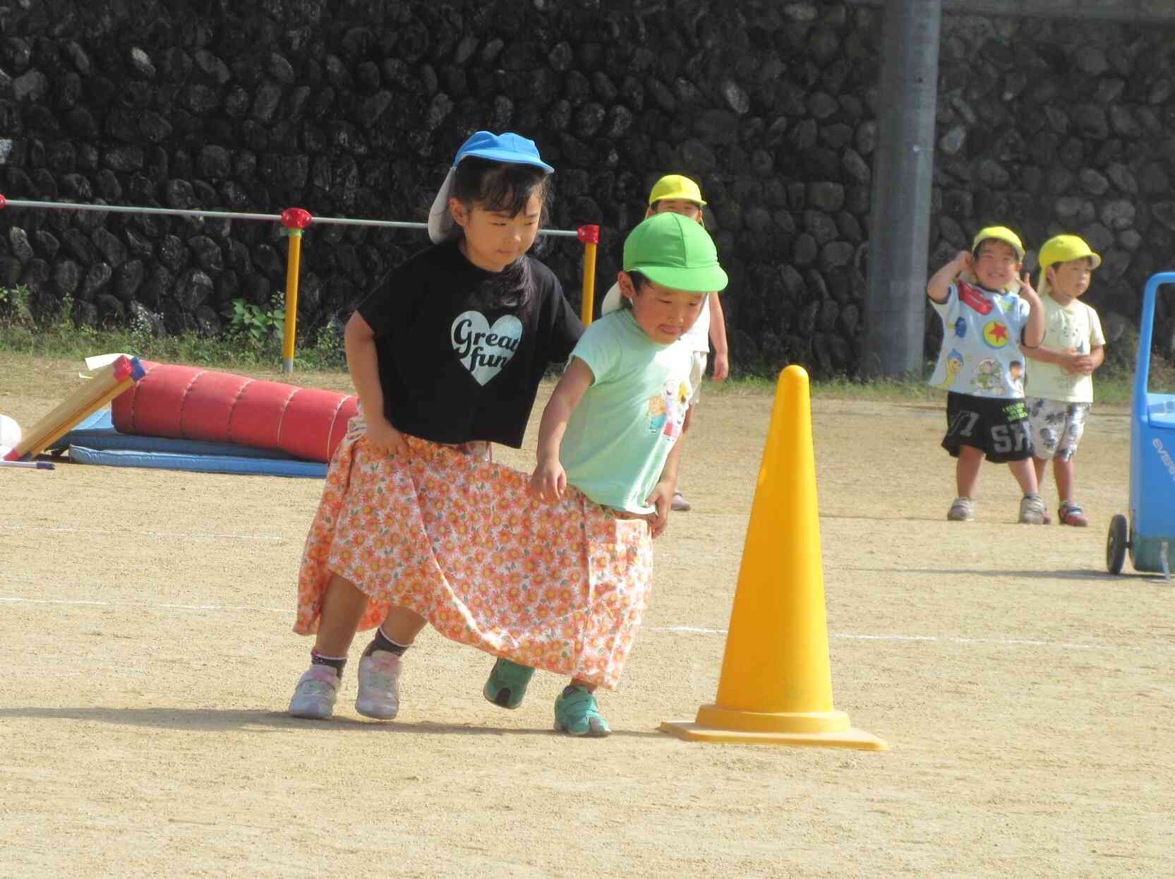 祖父母参観日でも一緒に行ったデカパン競争をきりん組とぱんだ組でします♬