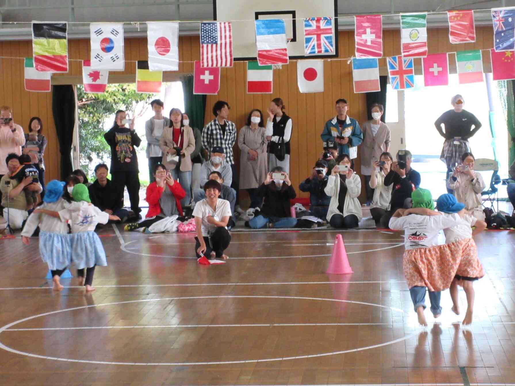 接戦だったデカパン競争(きりん組・ぱんだ組)