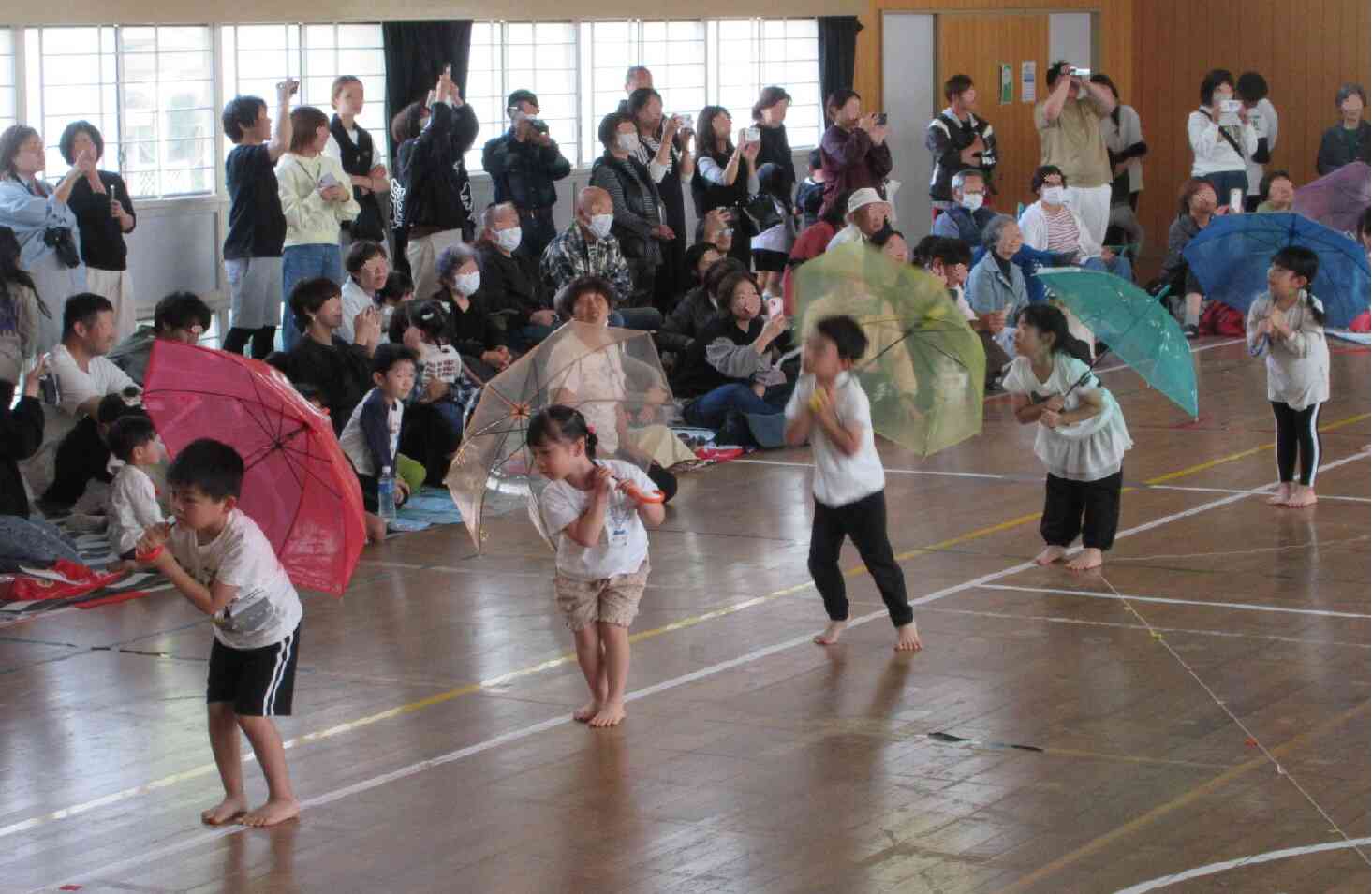 「ココロヒトツ」にして踊りました。（きりん組・ぱんだ組）