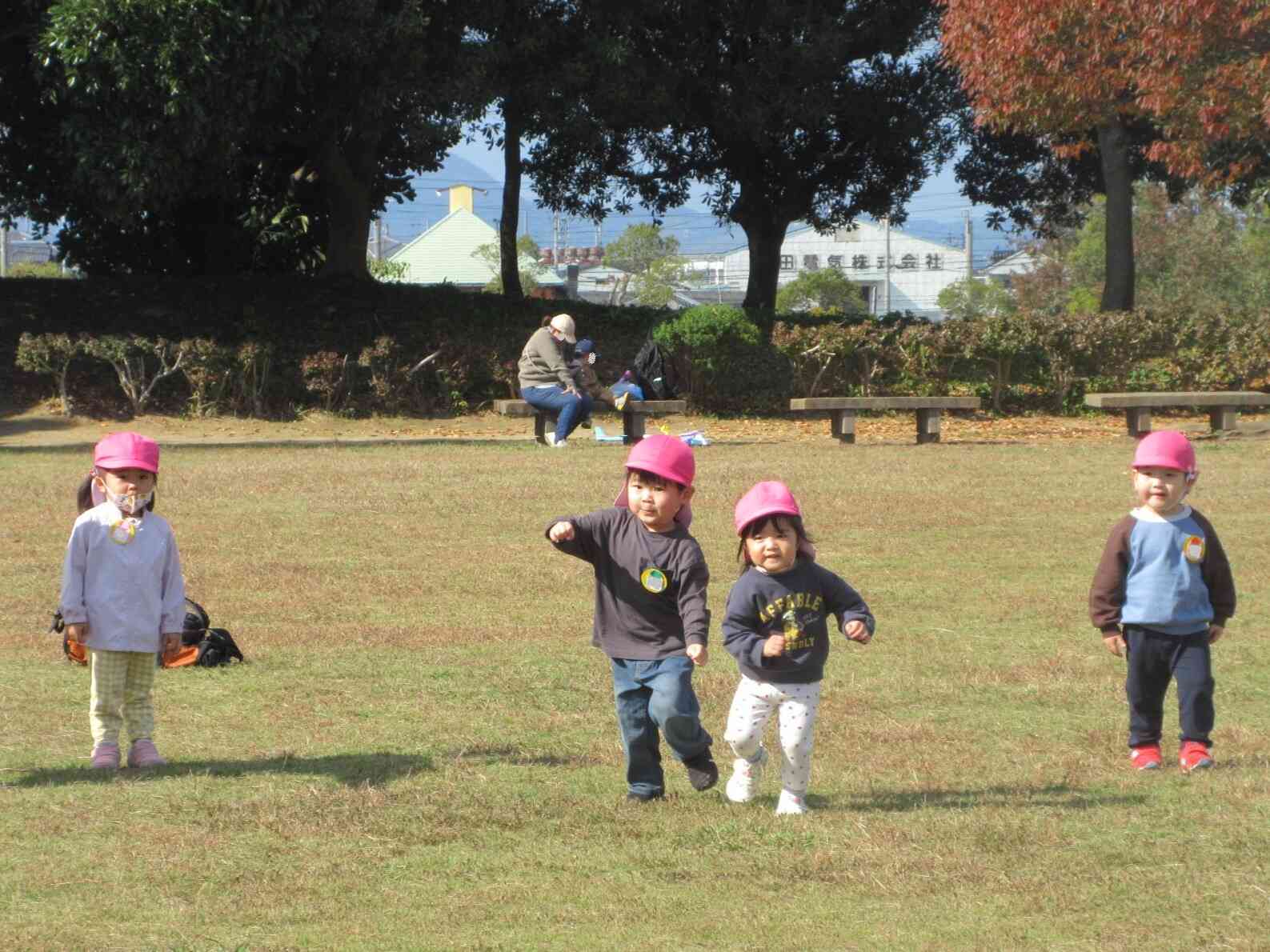 親子遠足では公園で思いっきり遊びました。
