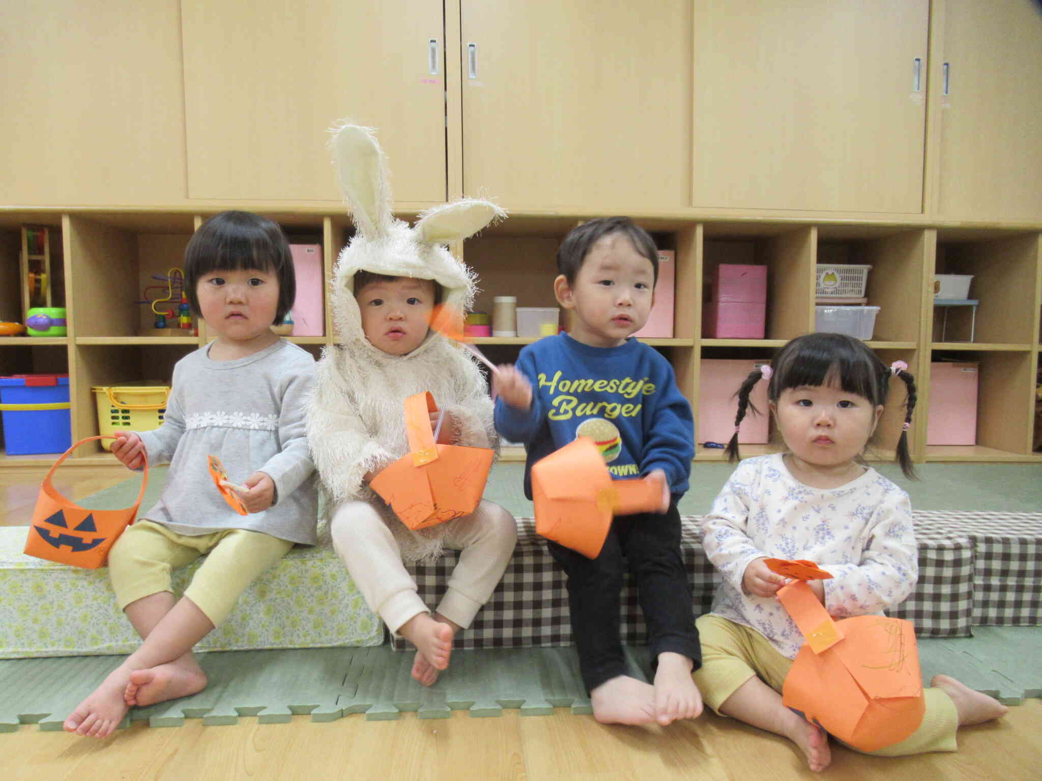 早くお菓子がほしいな♡