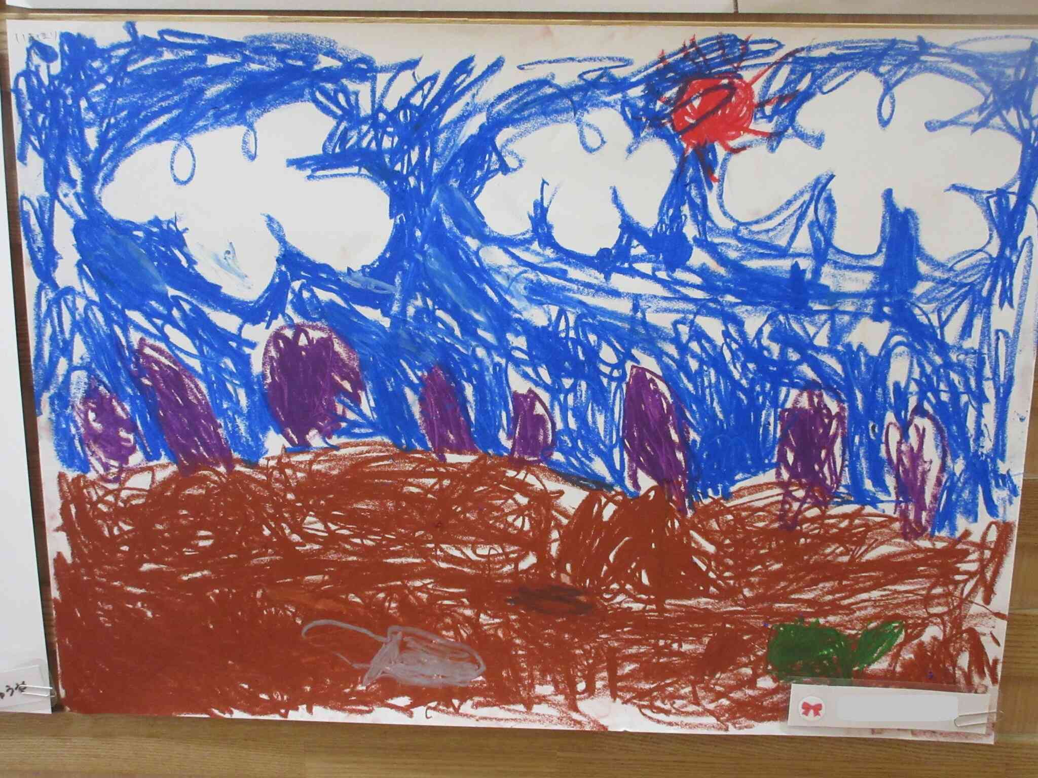 翌日芋ほりのお描きをしました。紫色のお芋がいっぱい！