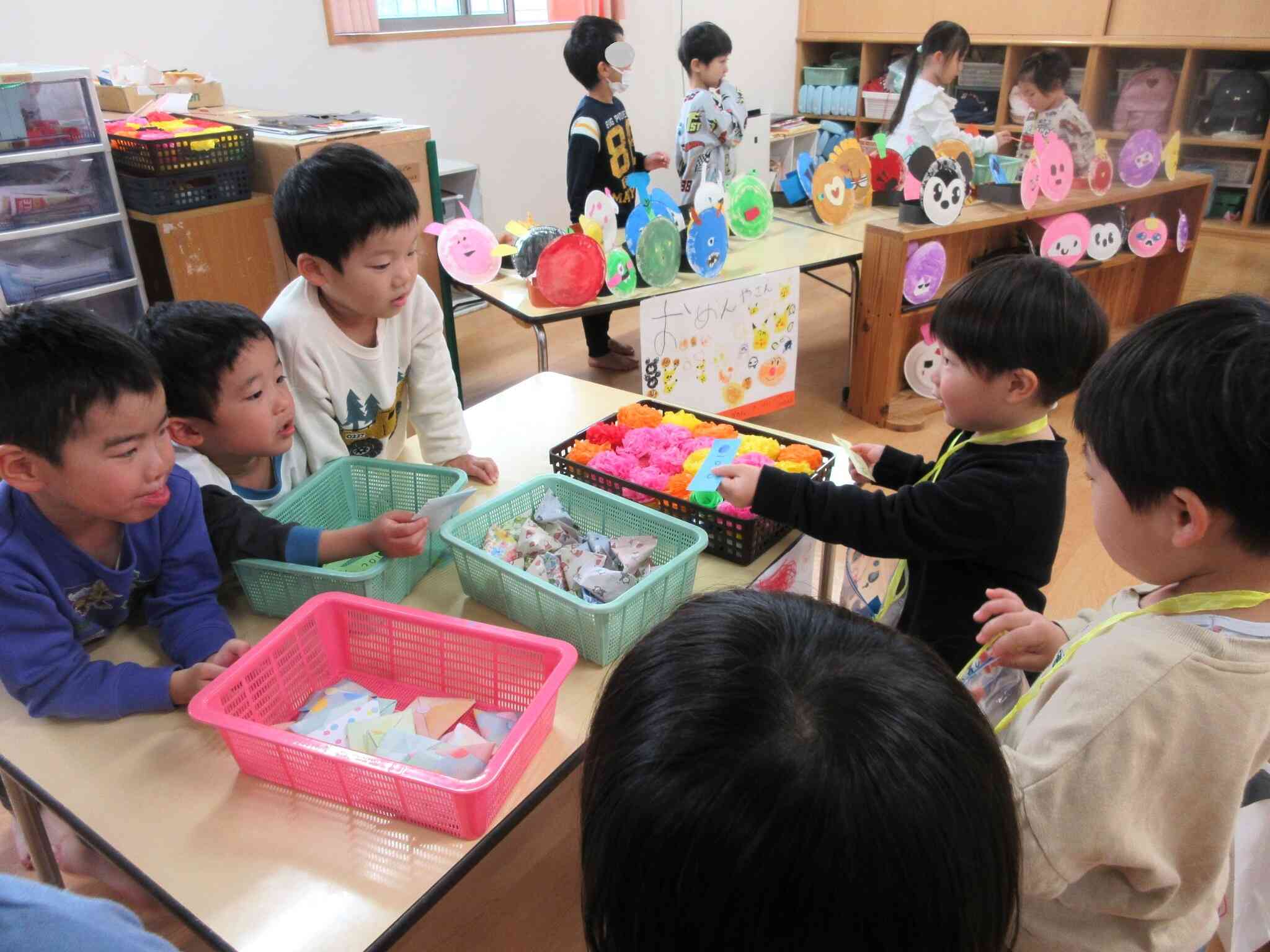 保育園で収穫した新鮮な「種やさん」ですよ！ひまわり・朝顔・ふうせんかずら、お楽しみ！