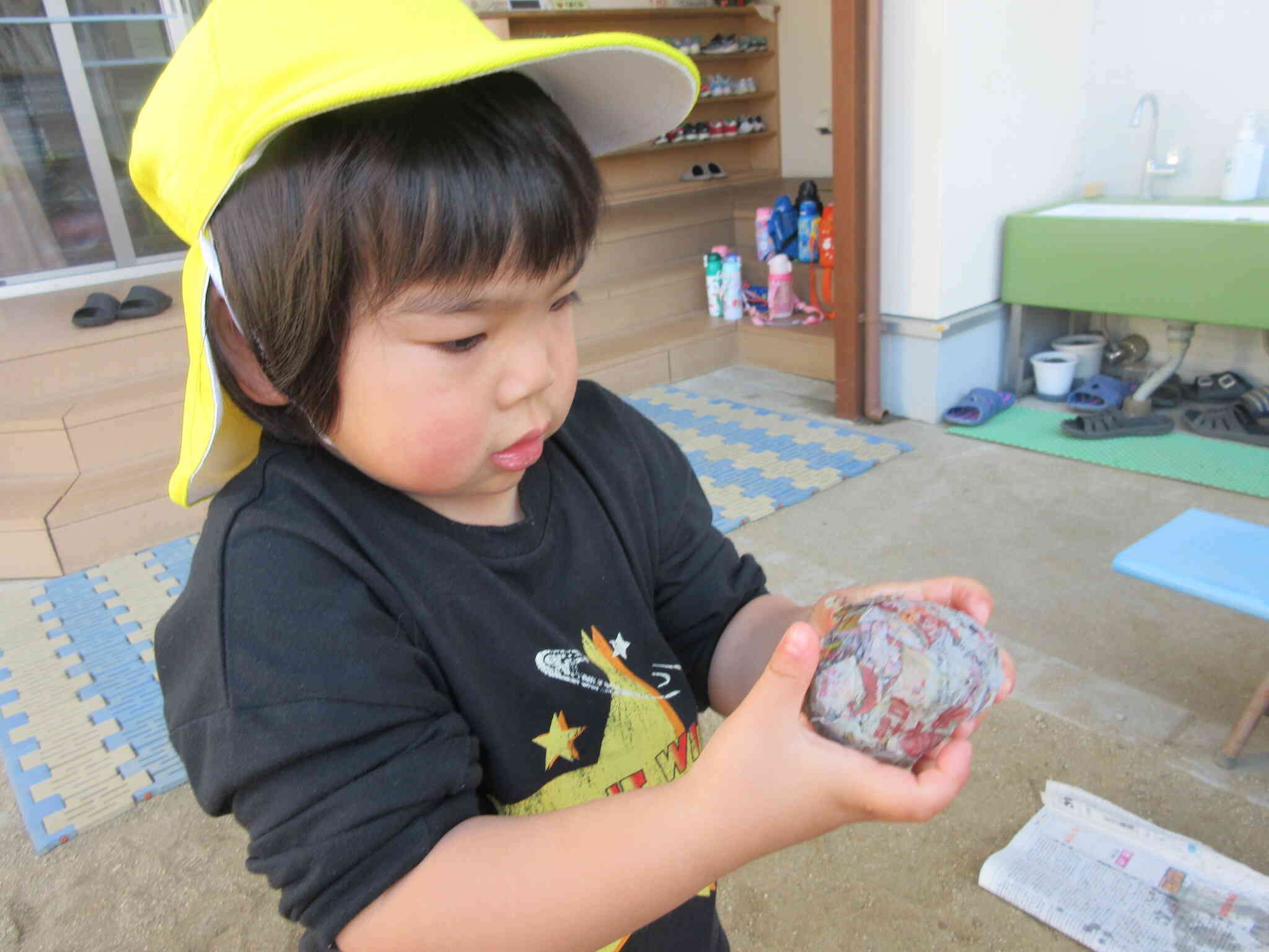 濡れた新聞紙を巻くの、ちょっと難しかったよ。