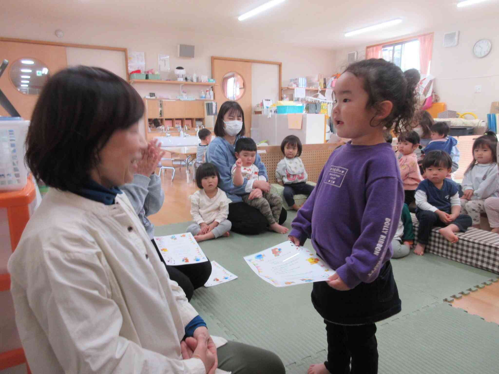 この一年で、たくさんの歌を覚え、上手に歌っていましたね。次はくま組さん、楽しみだね！