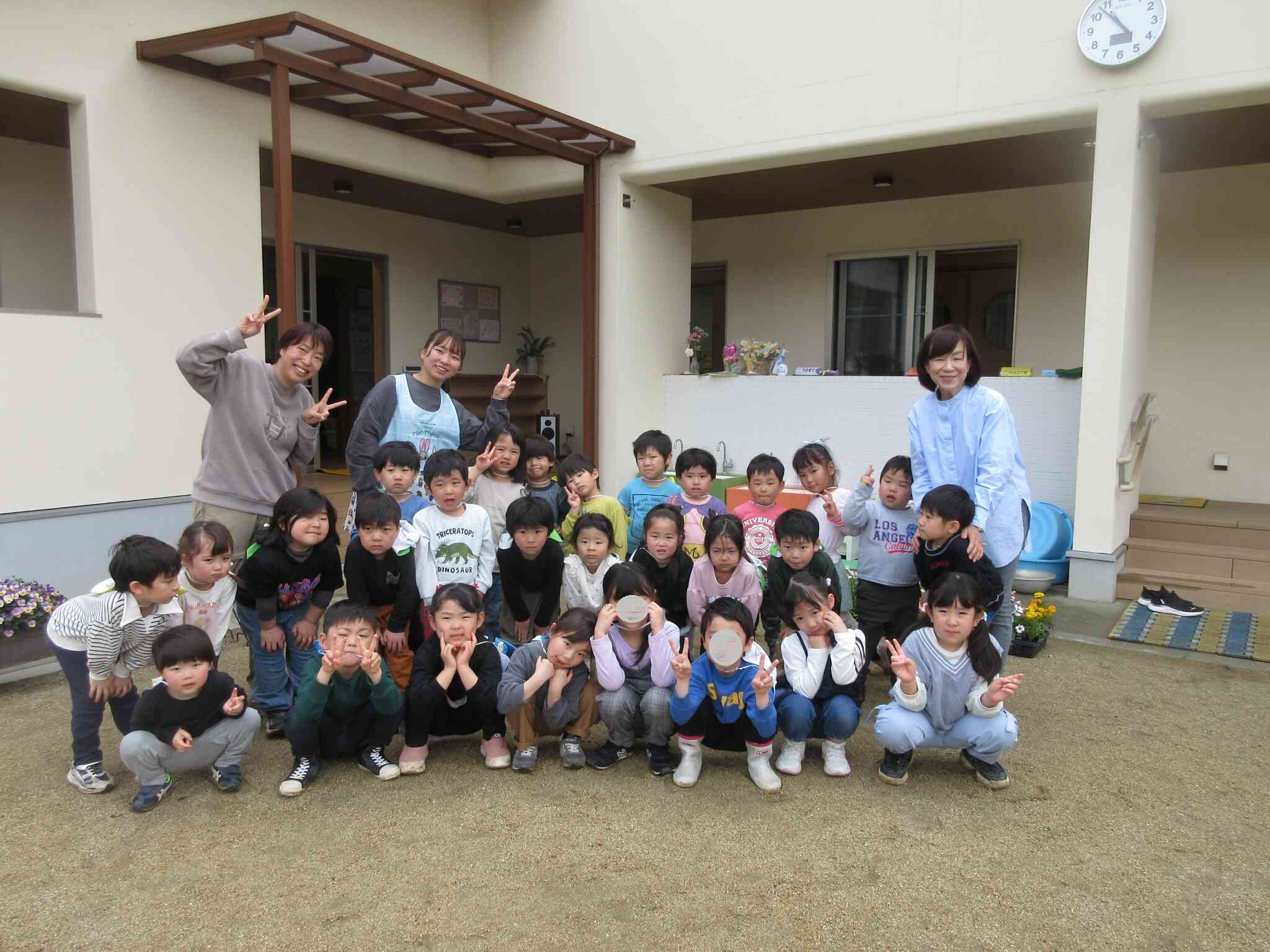 園長先生を囲んでクラスごとに記念撮影☆