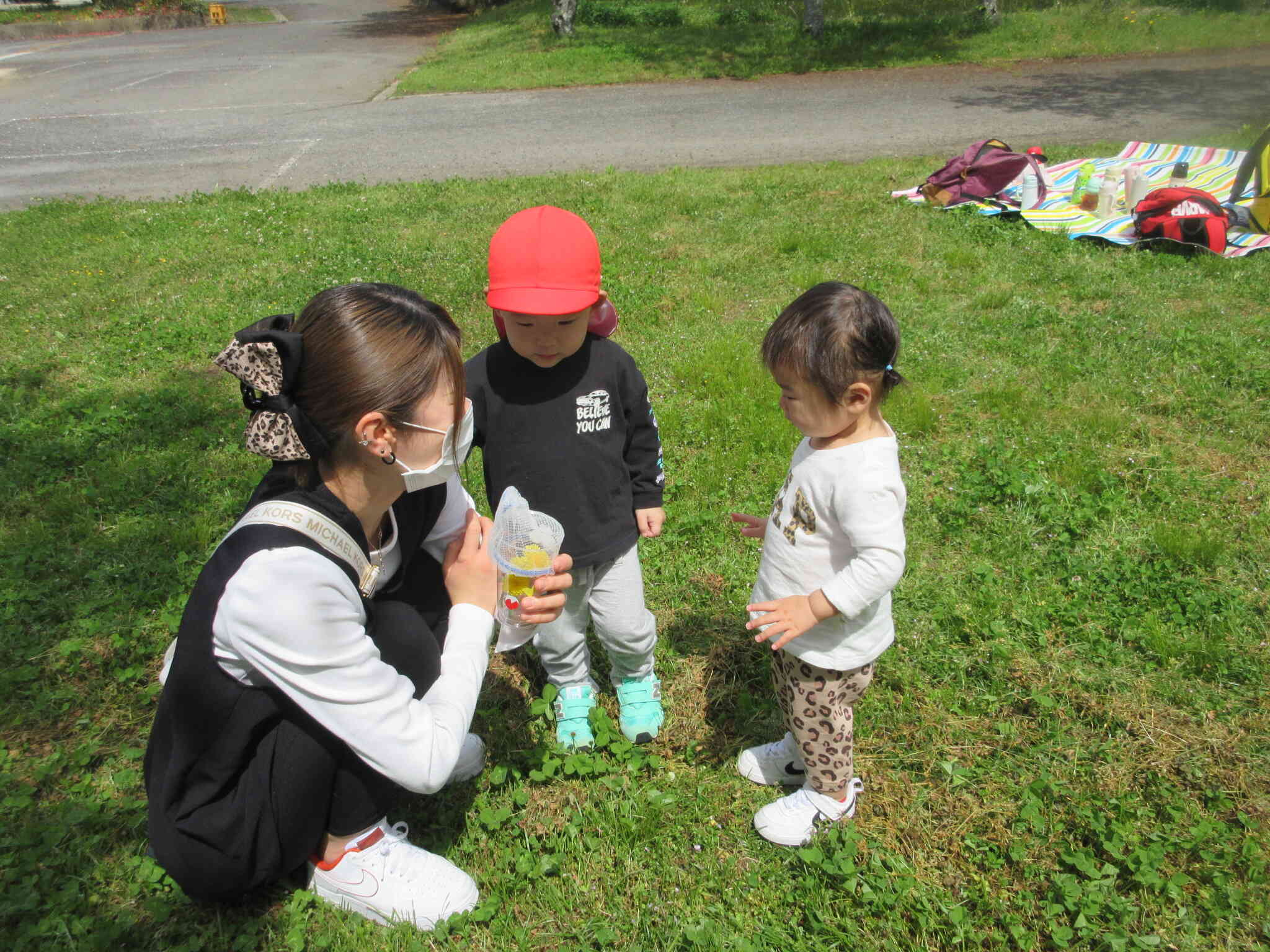 伊台保育園ではよく地域へのお散歩に出かけています。