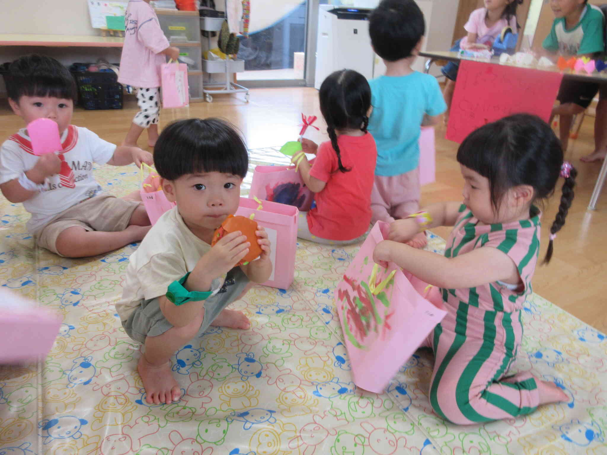 お店屋さんごっこ（0歳児ひよこ組・1歳児りす組・2歳児うさぎ組）