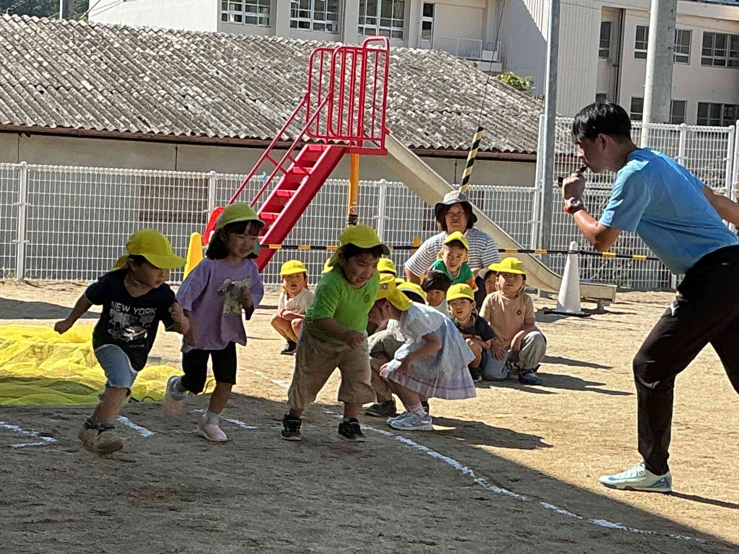「位置について」でまっすぐピシッ、「よ~い」でポーズ!
