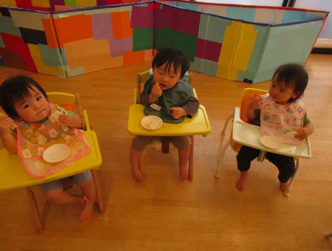 おいしいおやつ。みんなで食べるともっとおいしいね♪