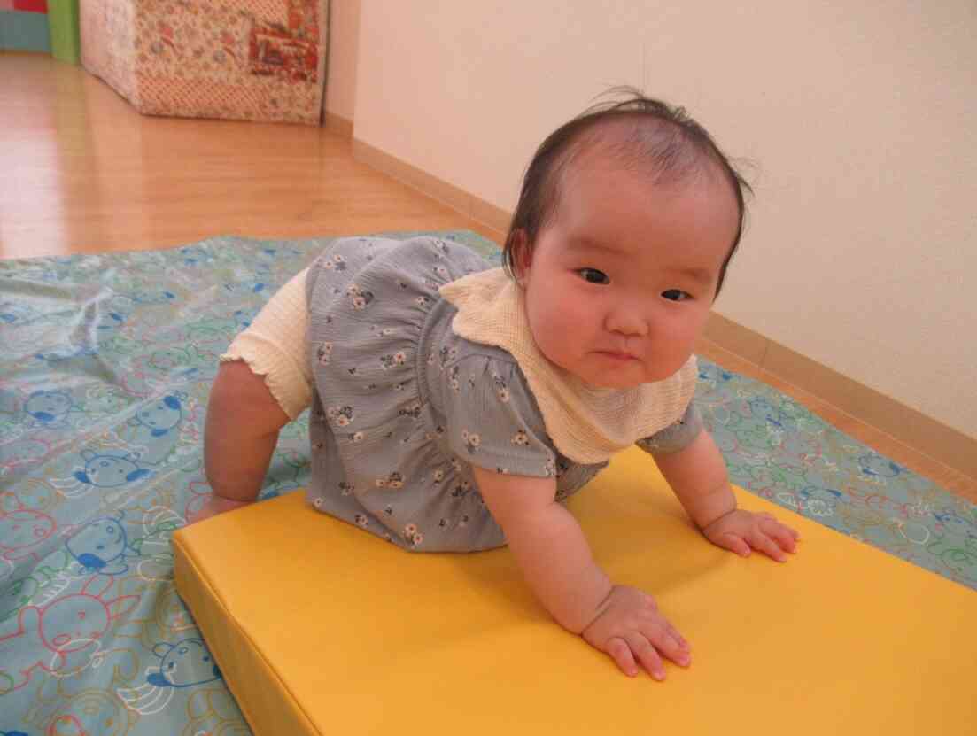 ０歳児　運動遊び