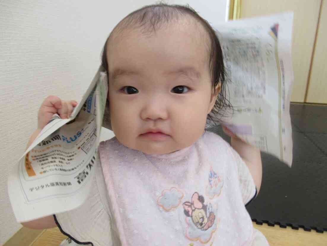 新聞紙びりびり