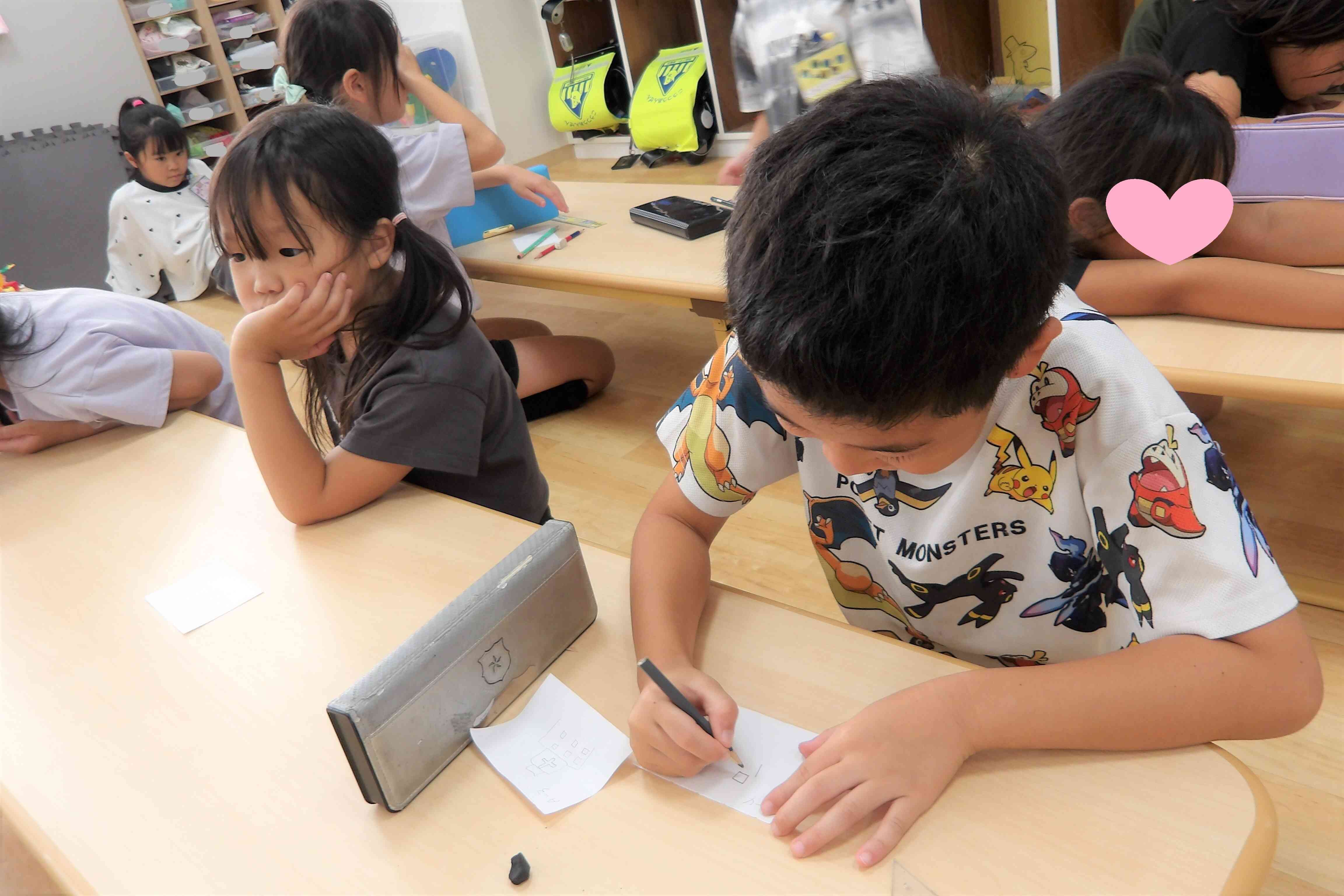 何を描いているのかな