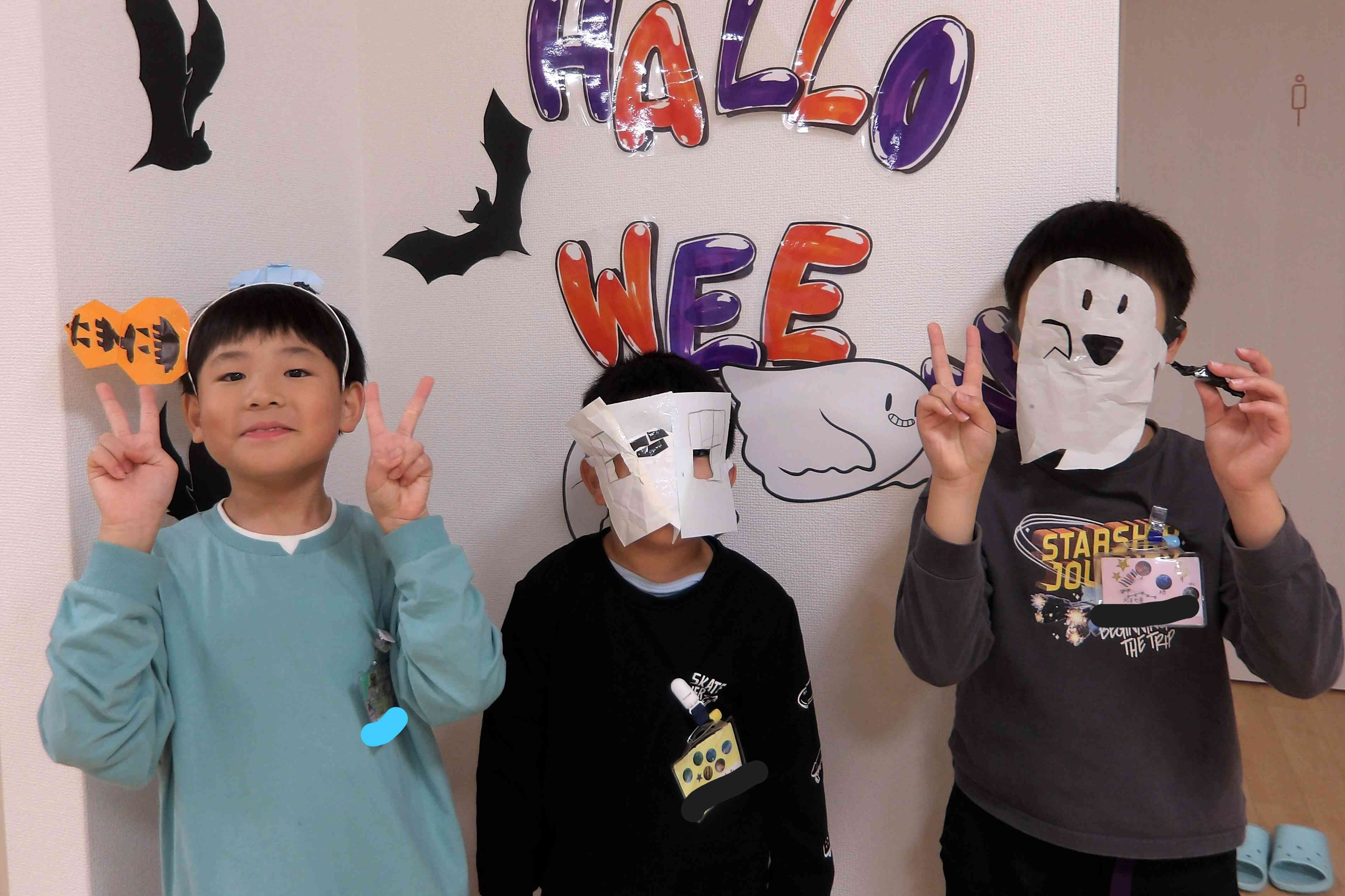 カボチャとコウモリ、オバケの仮装！ちゃんと目の場所をくり抜いてあります