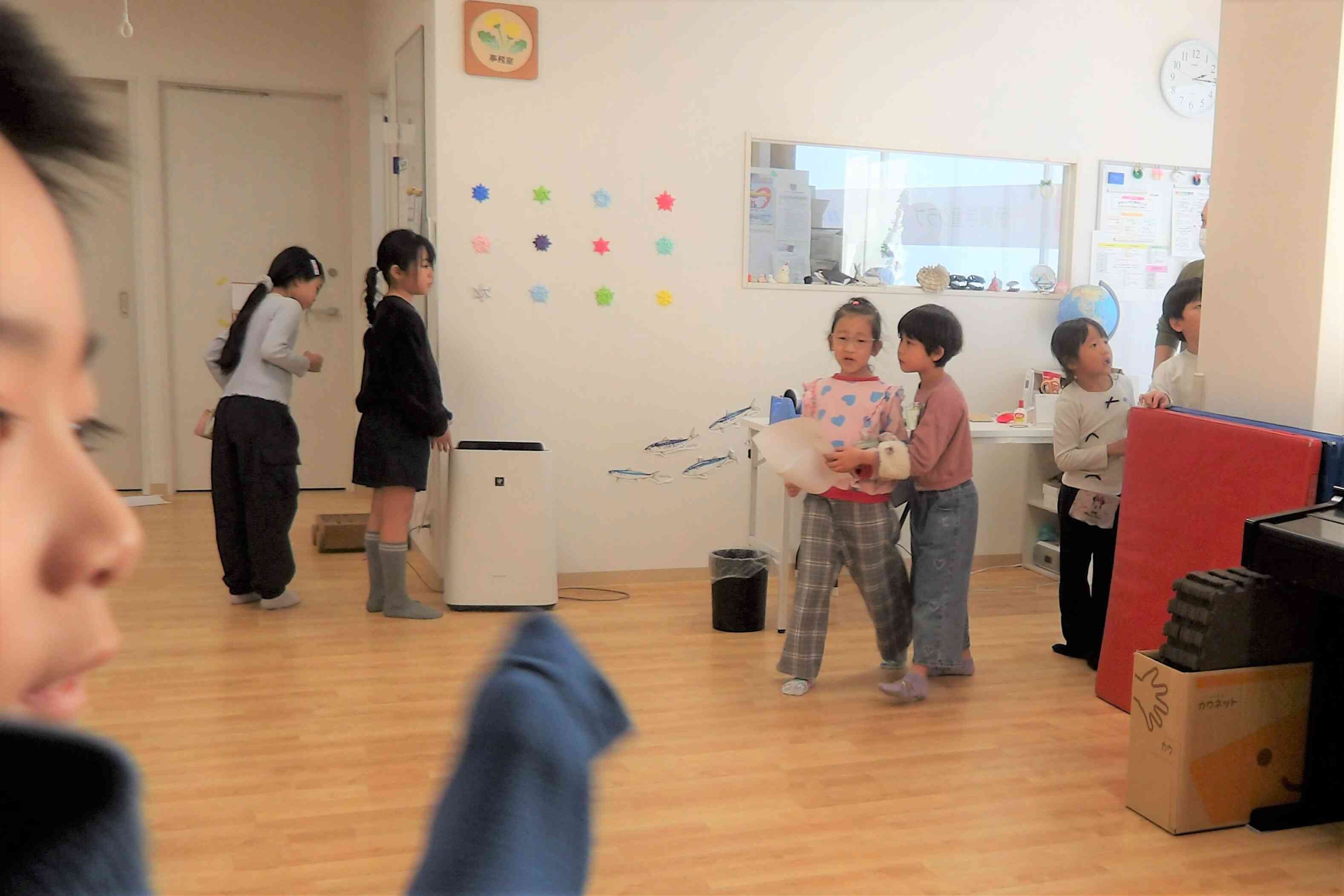 ヒントをもとに、室内をうろうろ…