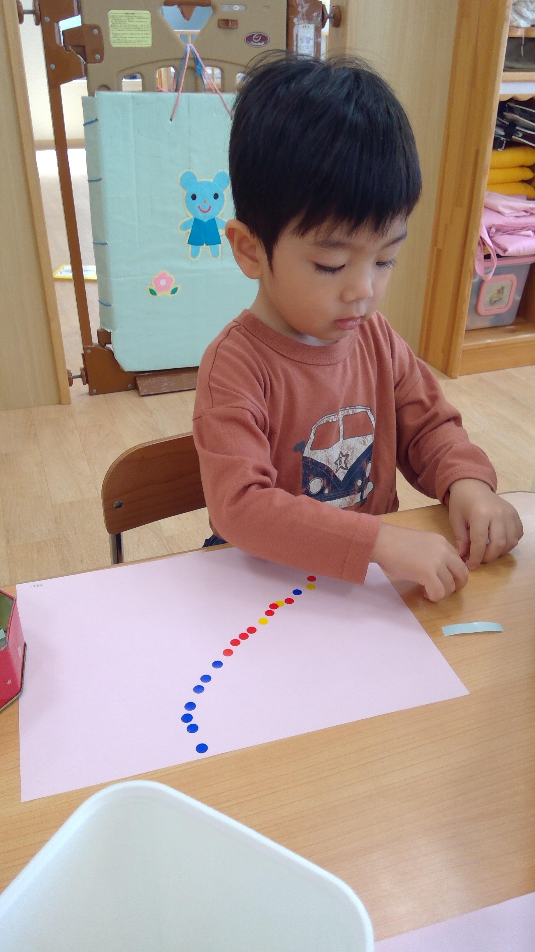 2歳児クラス。一人ひとり個性が出て面白いです。