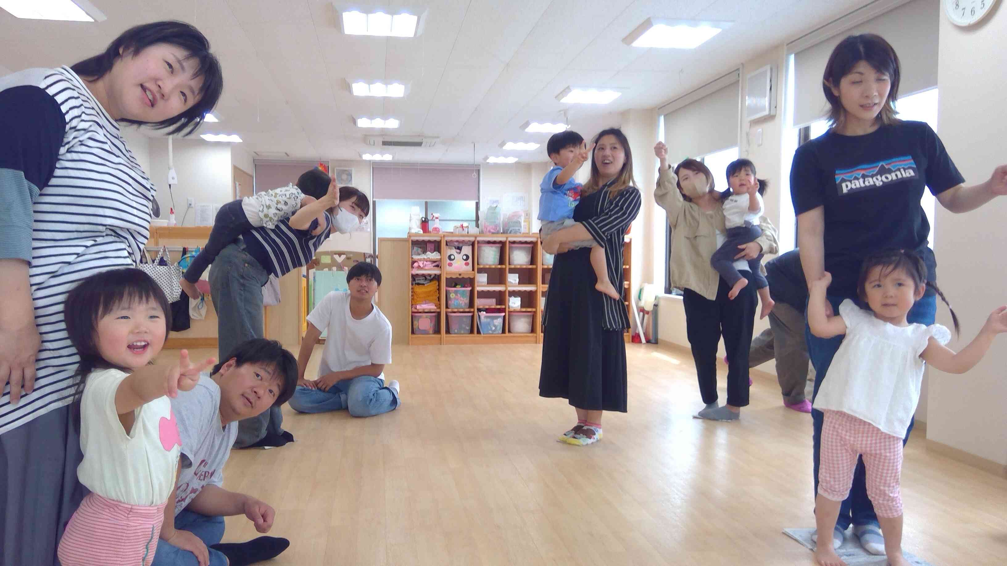 負けたりあいこになるとどんどん新聞紙が小さくなります。