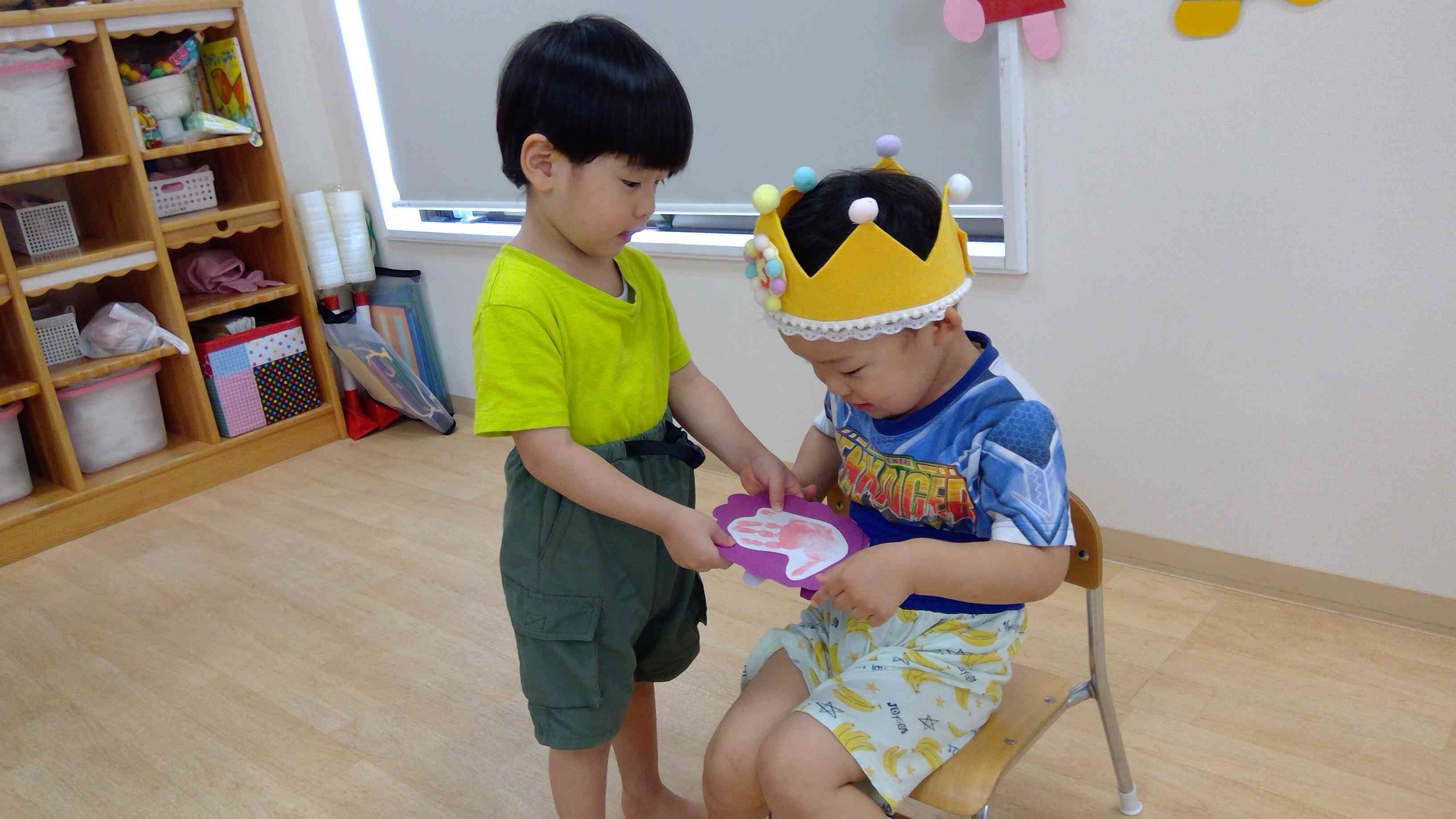 7月生まれのお友達からお誕生日カードをもらいました。次はR君の誕生日会だね