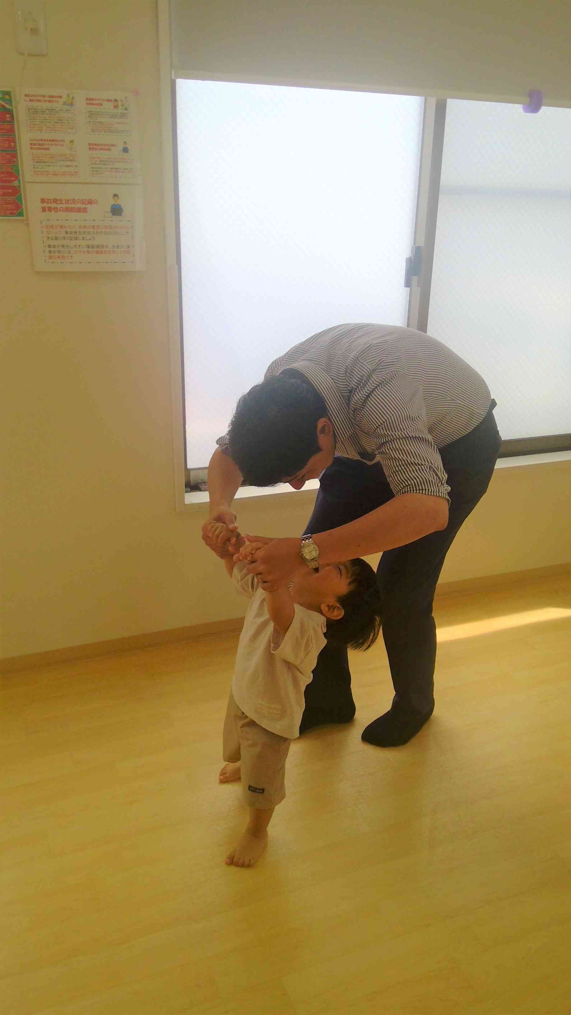 大好きなお父さんのお顔が見たくて何度も確認していたT君。