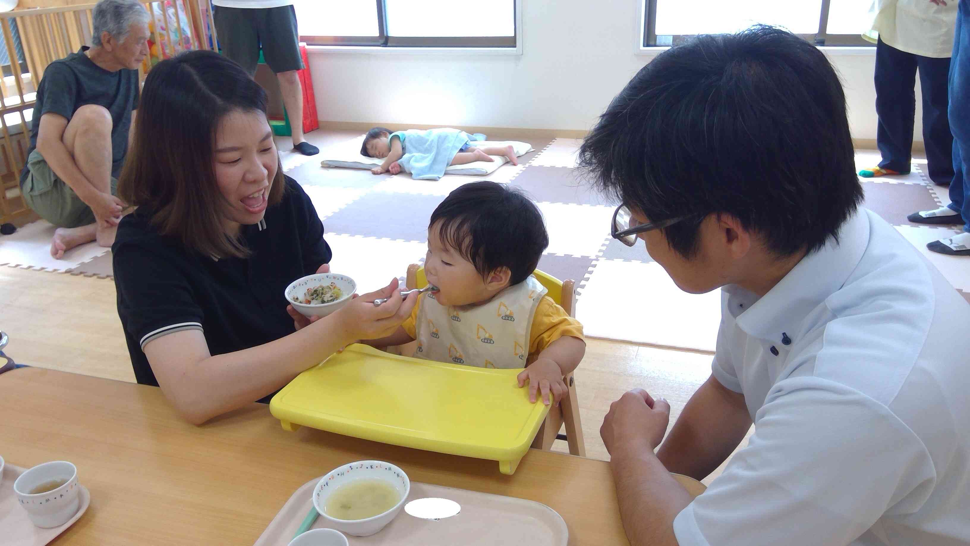 いつものお食事の様子も見てもらいました
