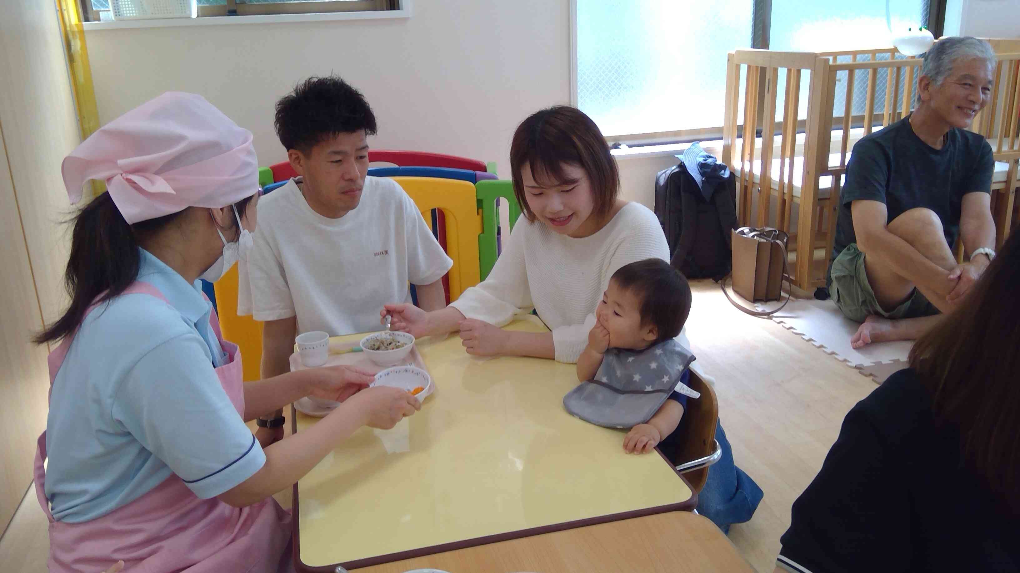 手掴み食べが上手になったね