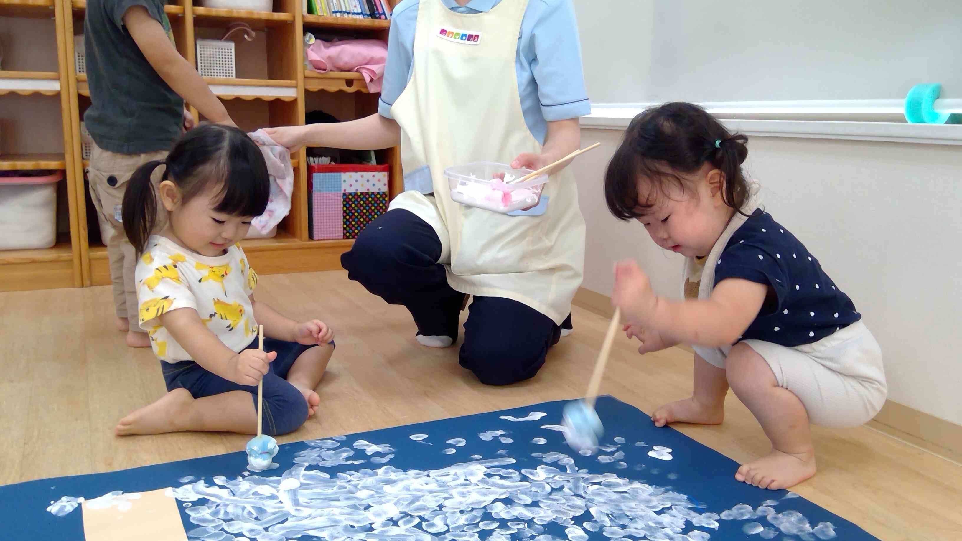 タンポでペタペタお月見団子を作ったよ