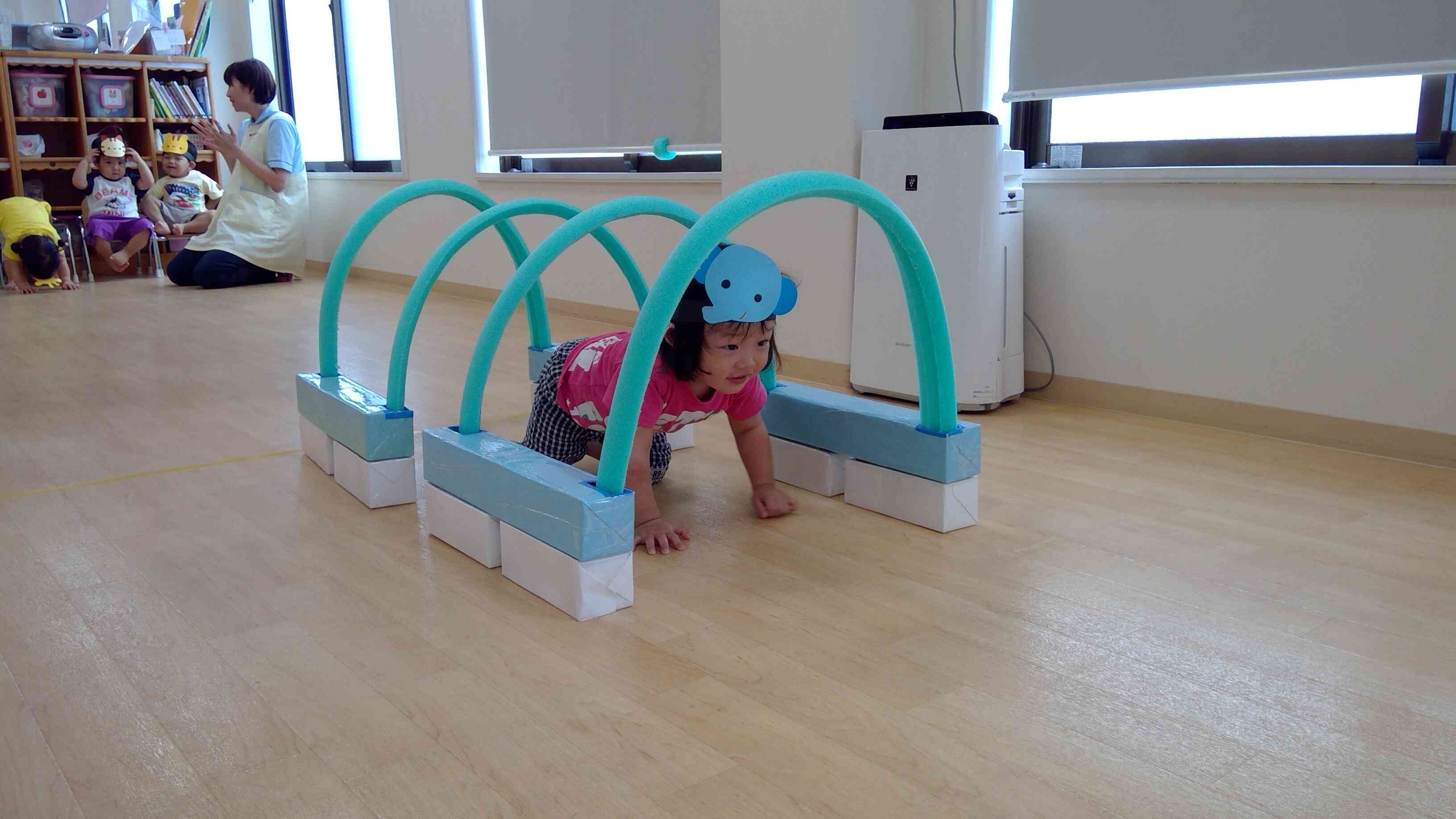 体を小さくしてトンネルだって上手でしょ