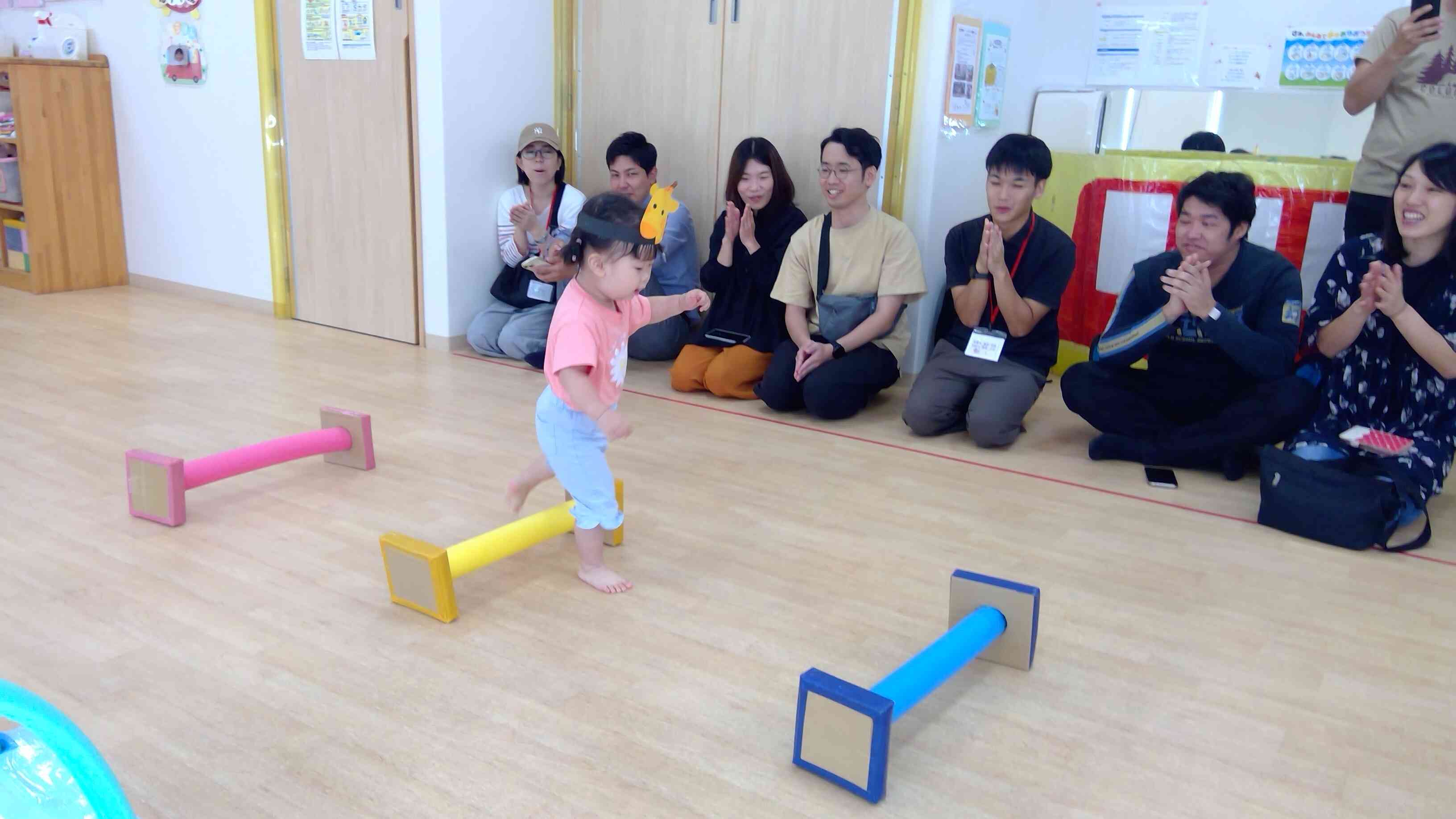 しっかり足を上げてバーをまたぎましたね。