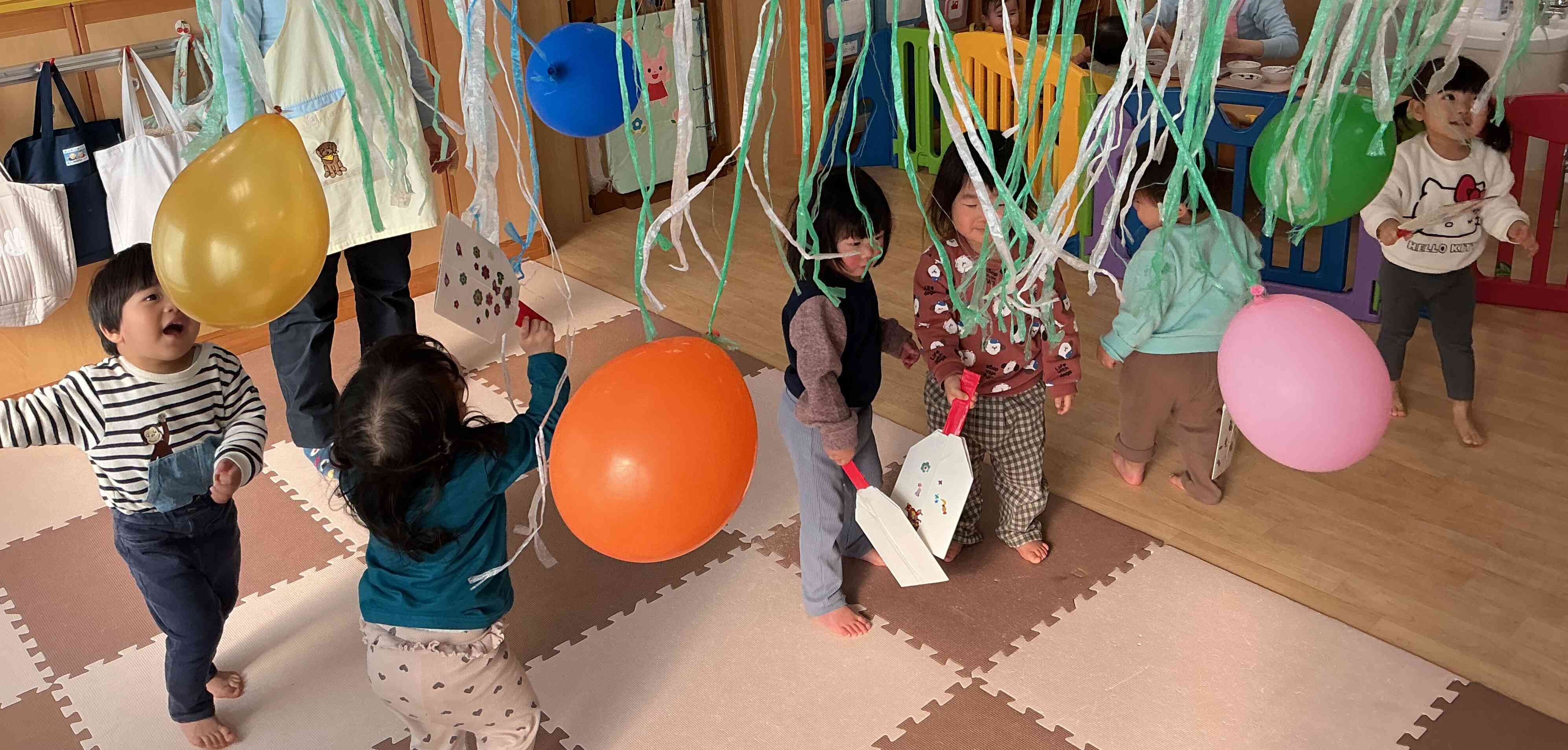 風船めがけてアタック