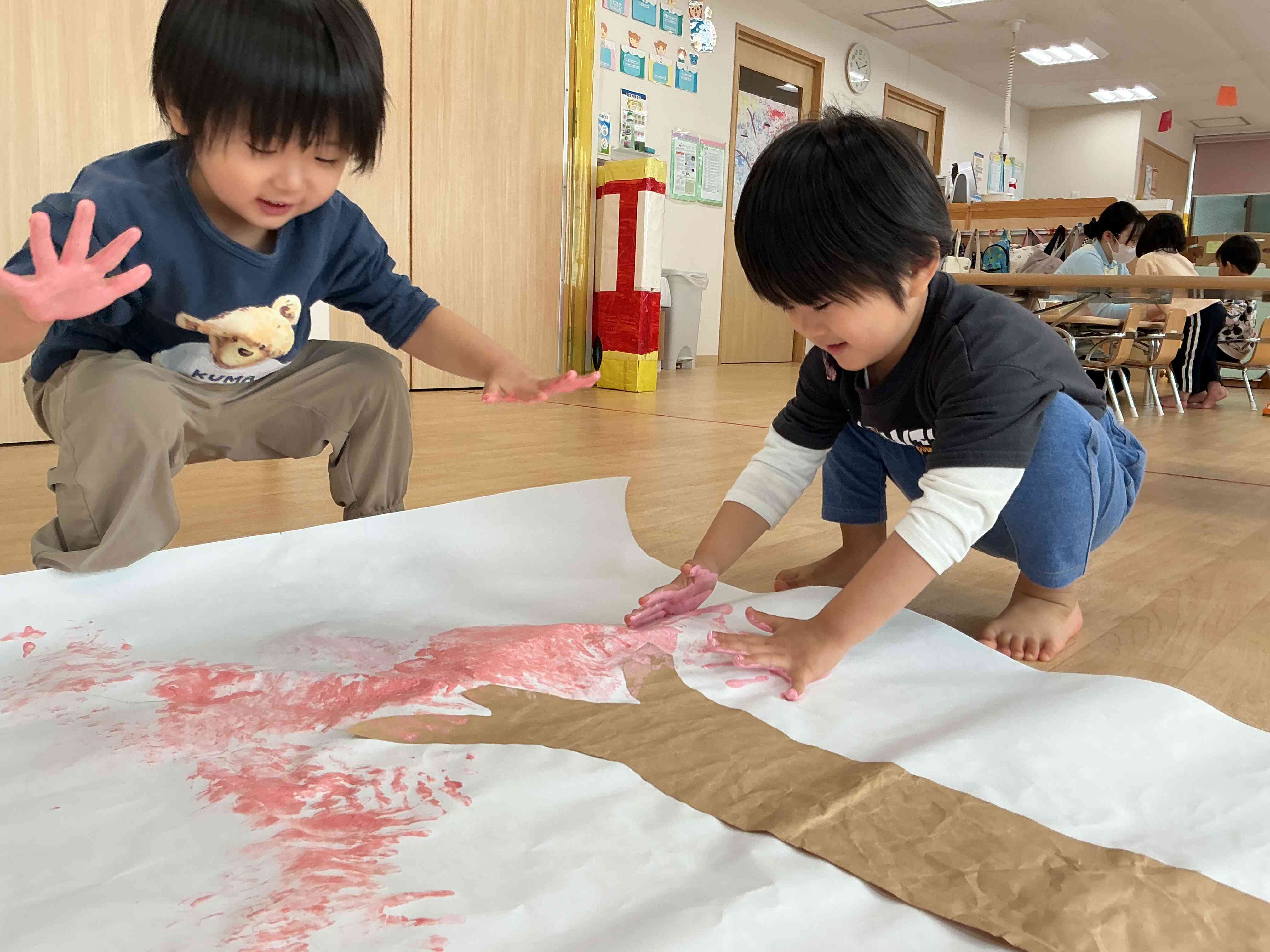 こっちの木にもお花を咲かそう