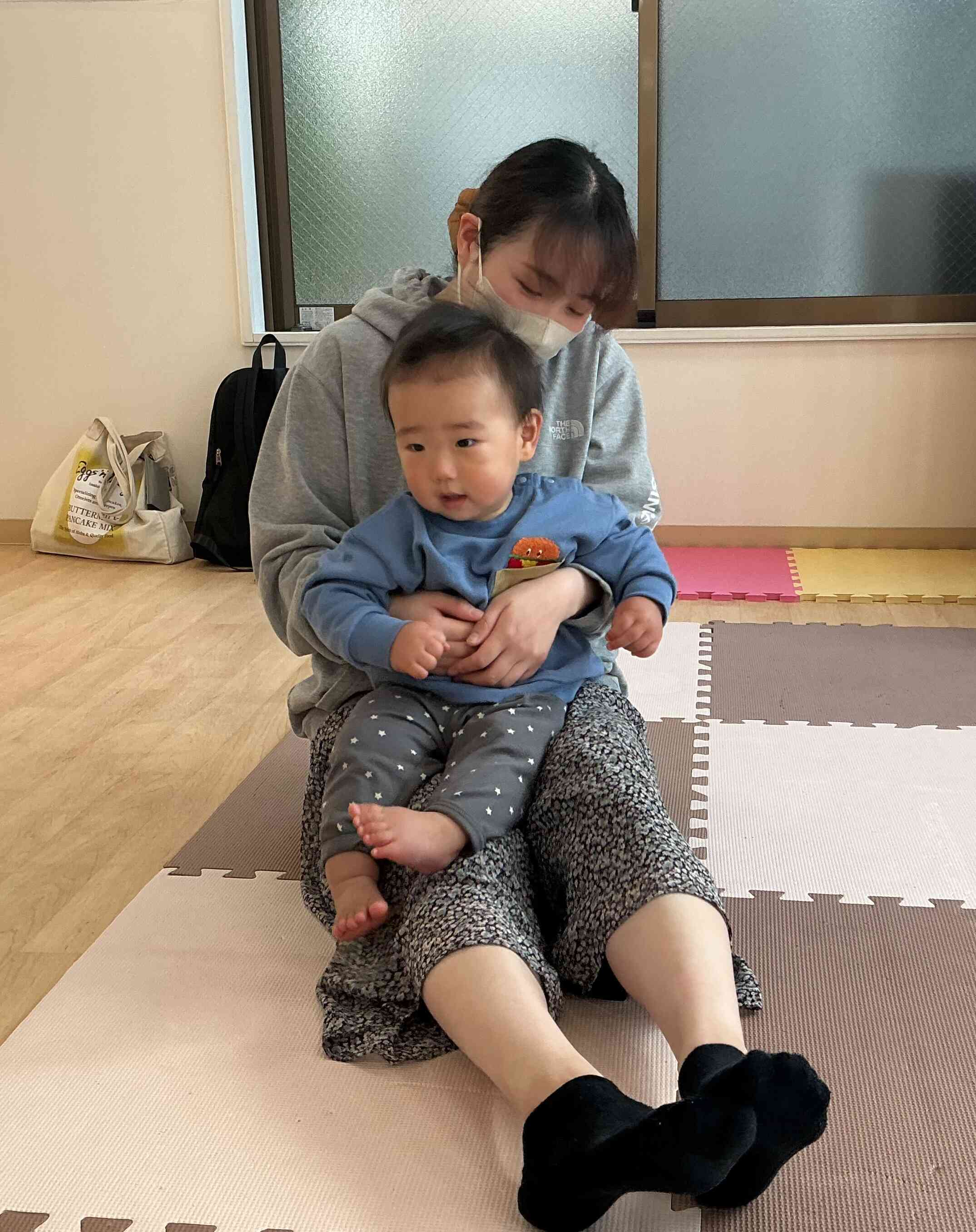 保育室の色々なものに興味津々でしたね