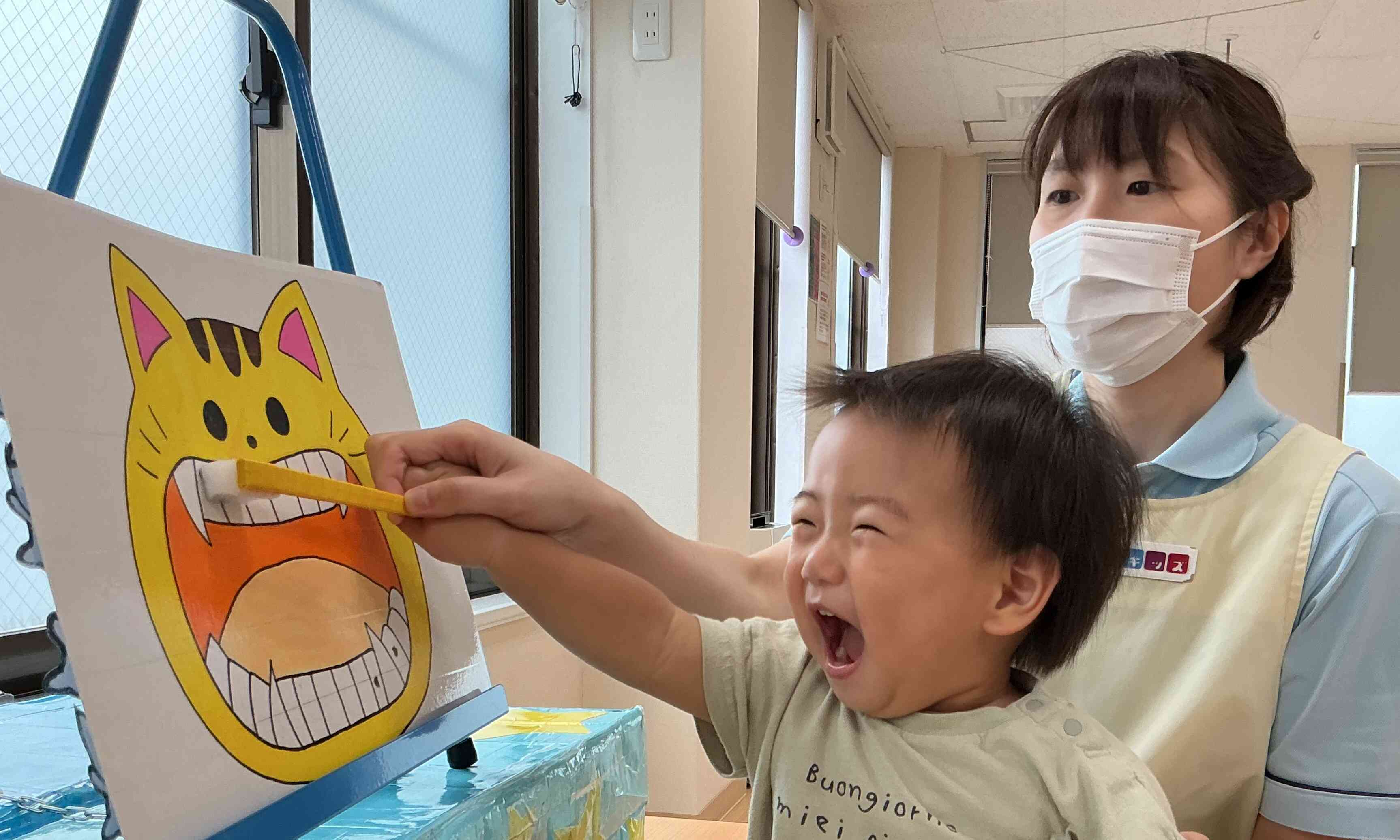 月の行事は全クラス合同で行います。先日の虫歯予防の集いの一コマです