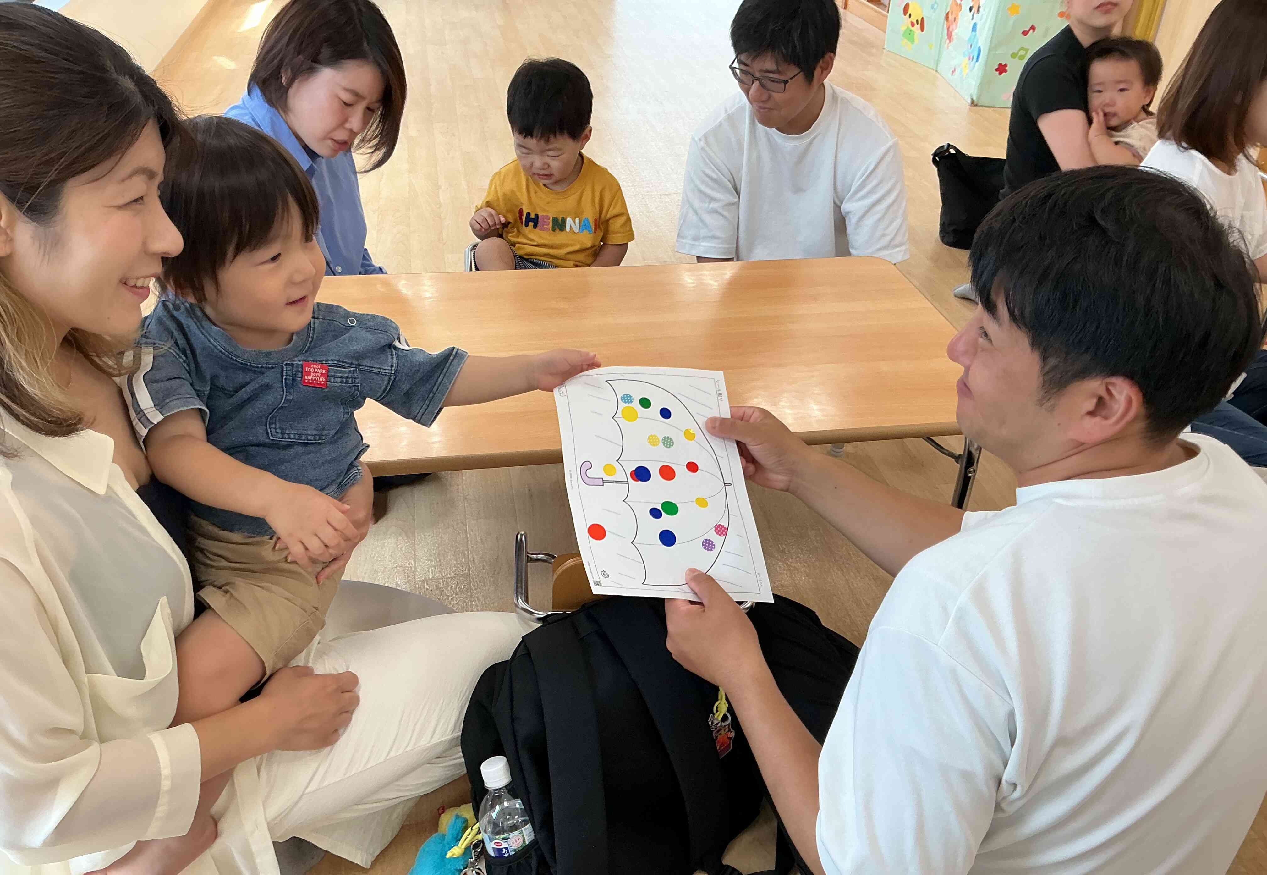 カラフルな傘が完成。お父さんにプレゼント