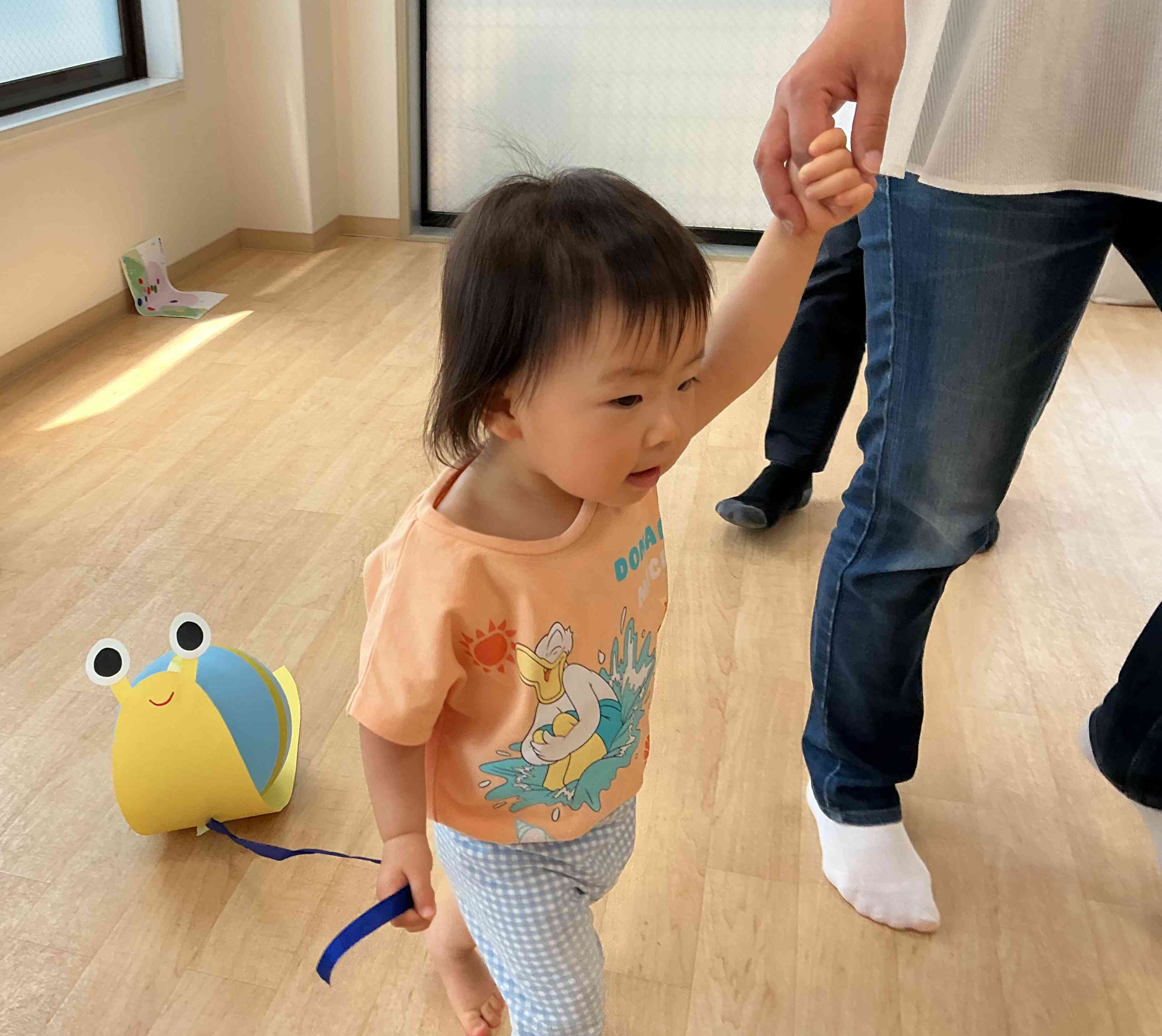 風船カタツムリの散歩中