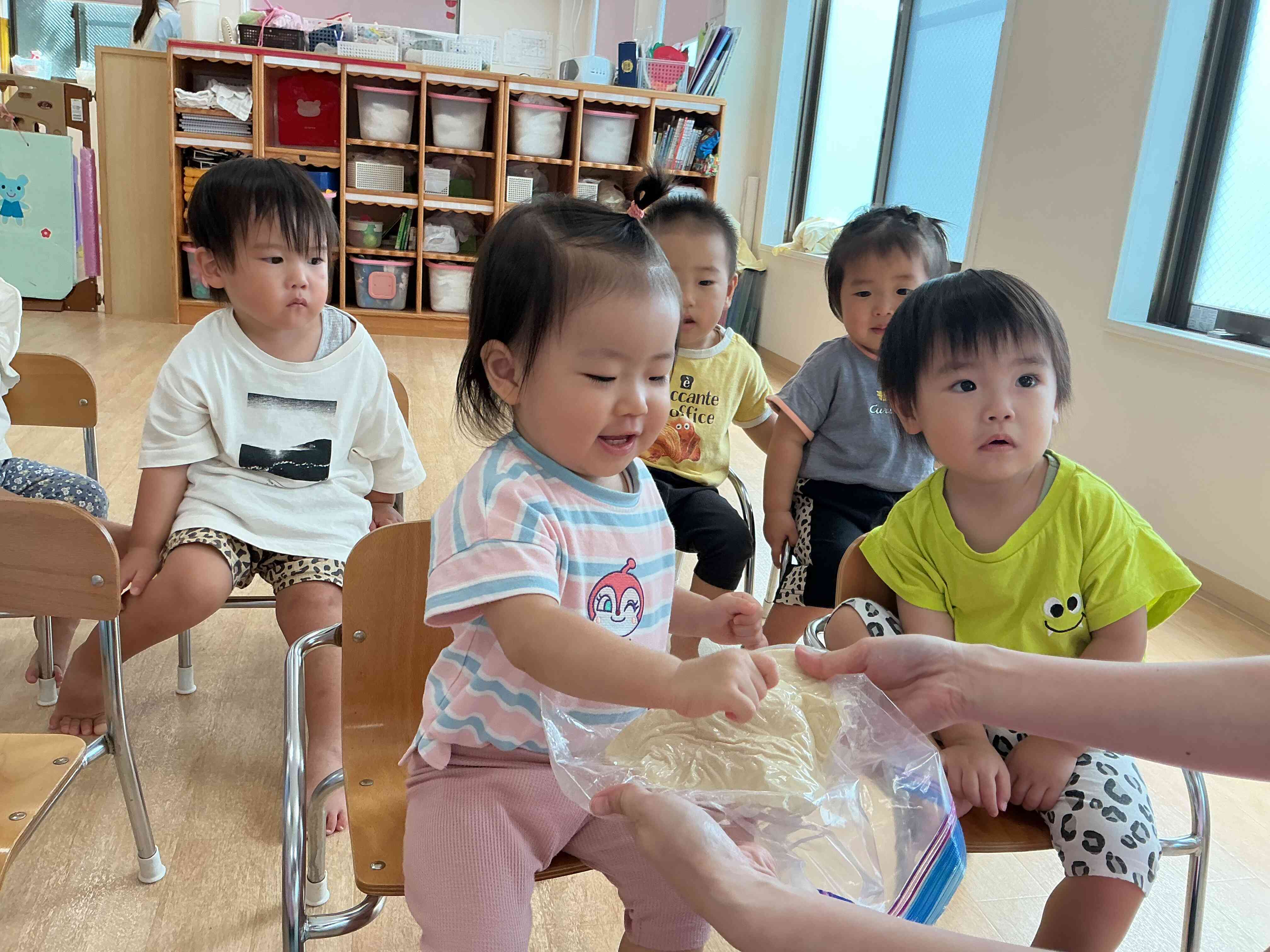 触り心地はどう？足で踏む前に少し触らせてもらったね
