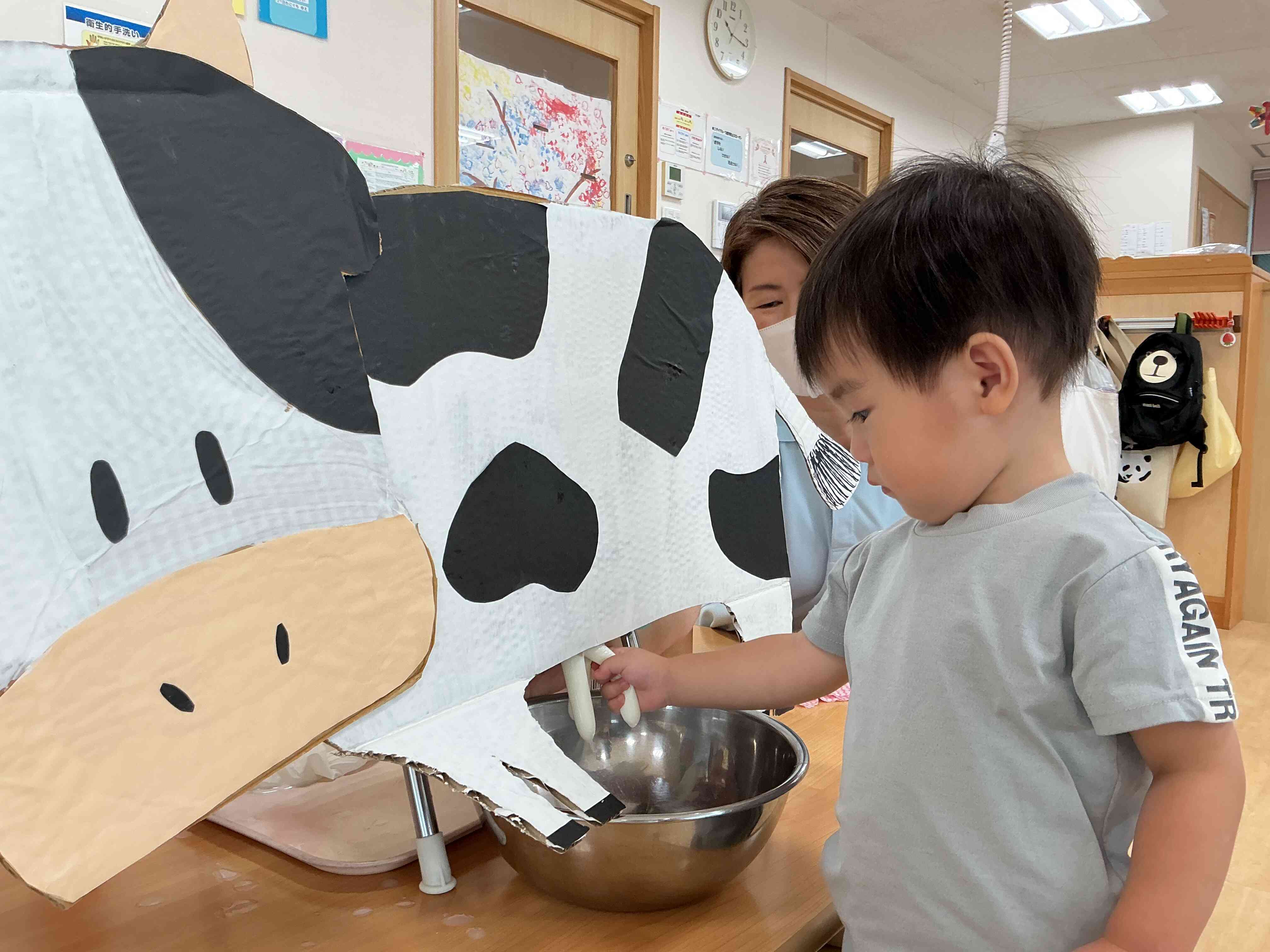 乳しぼりに挑戦