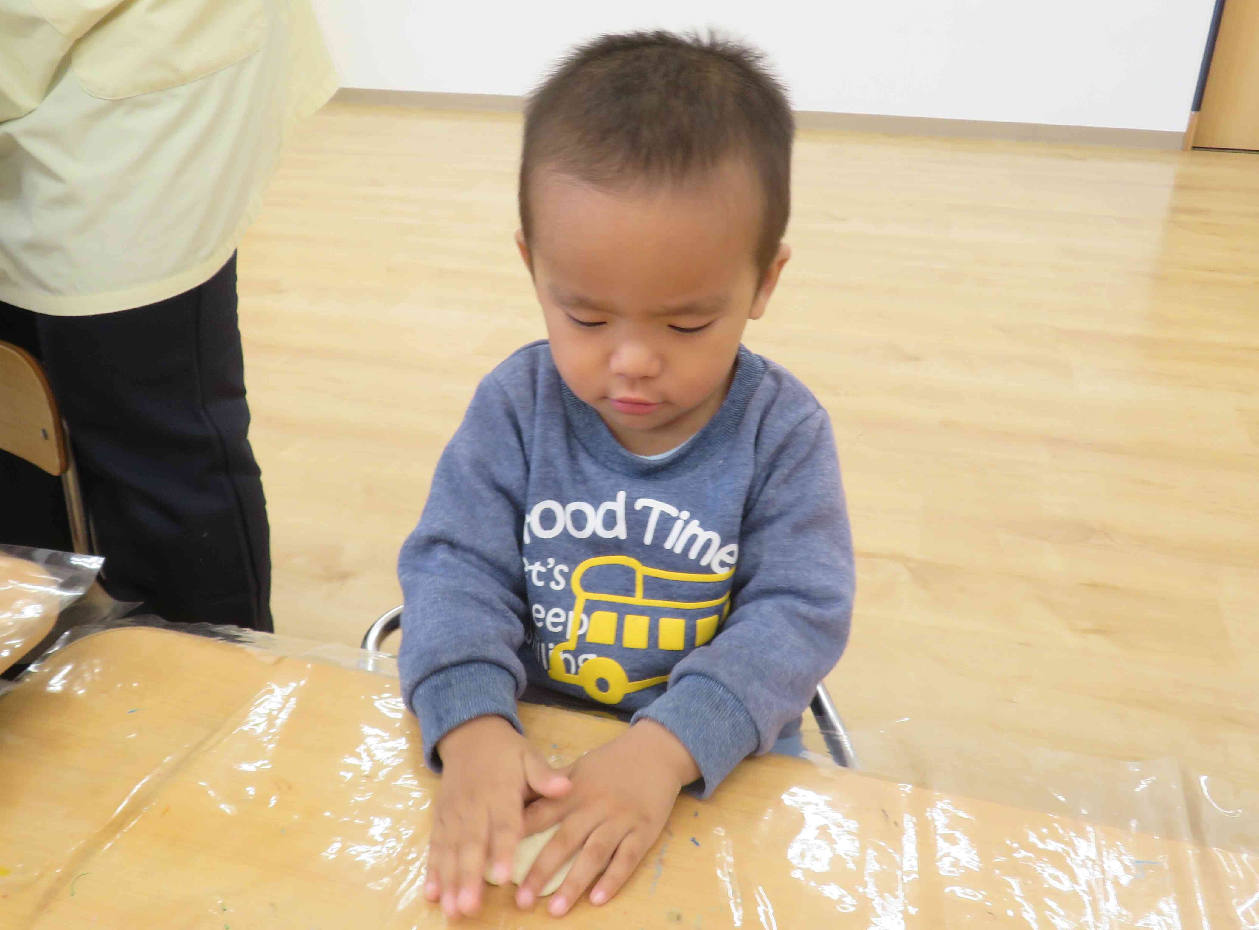 小麦粉粘土で遊びました