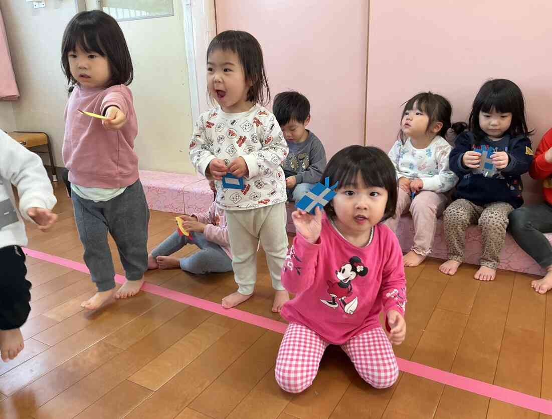 クリスマスツリーの飾り付けをしました