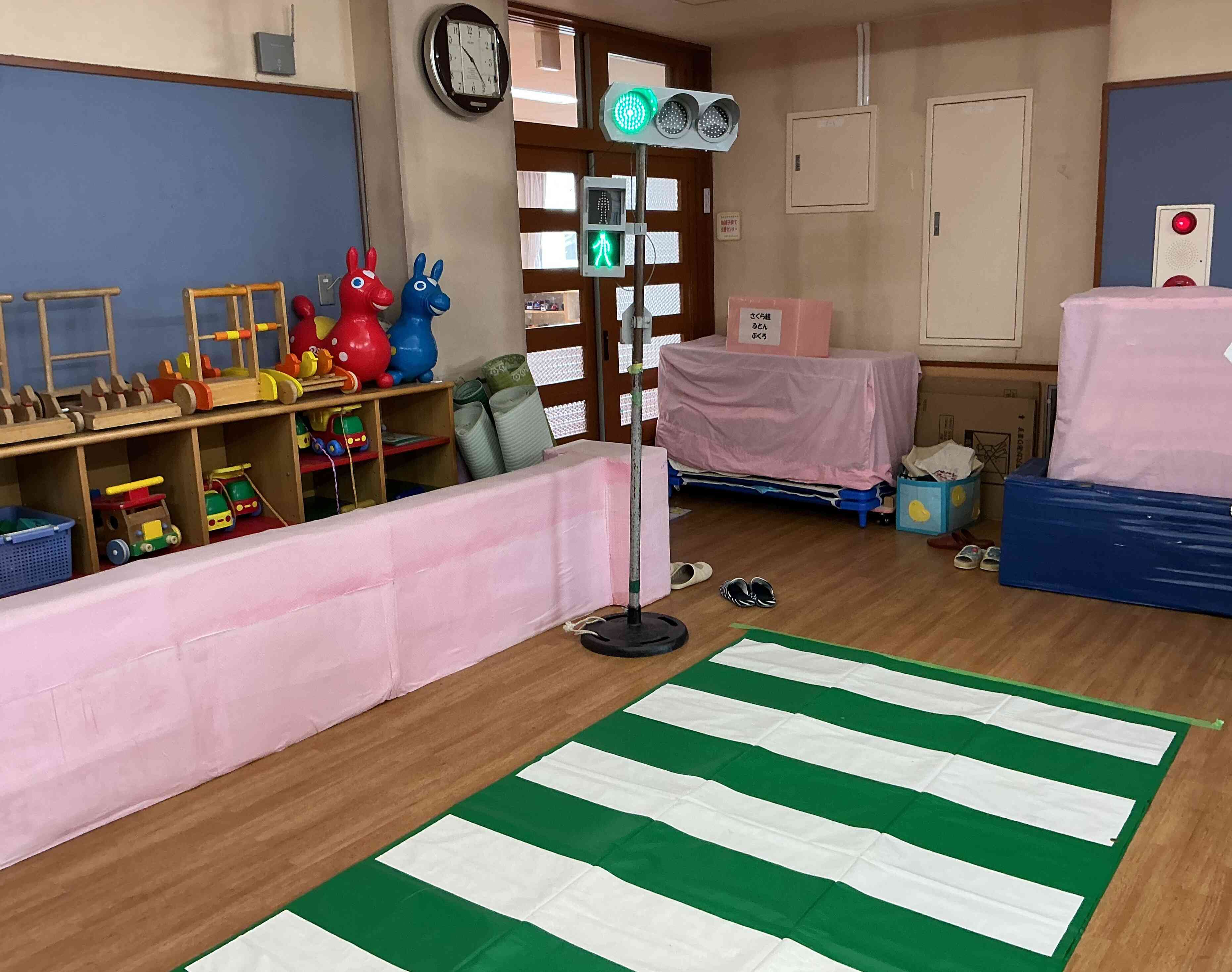 練習用の信号機も設置されて本格的に取り組みました。