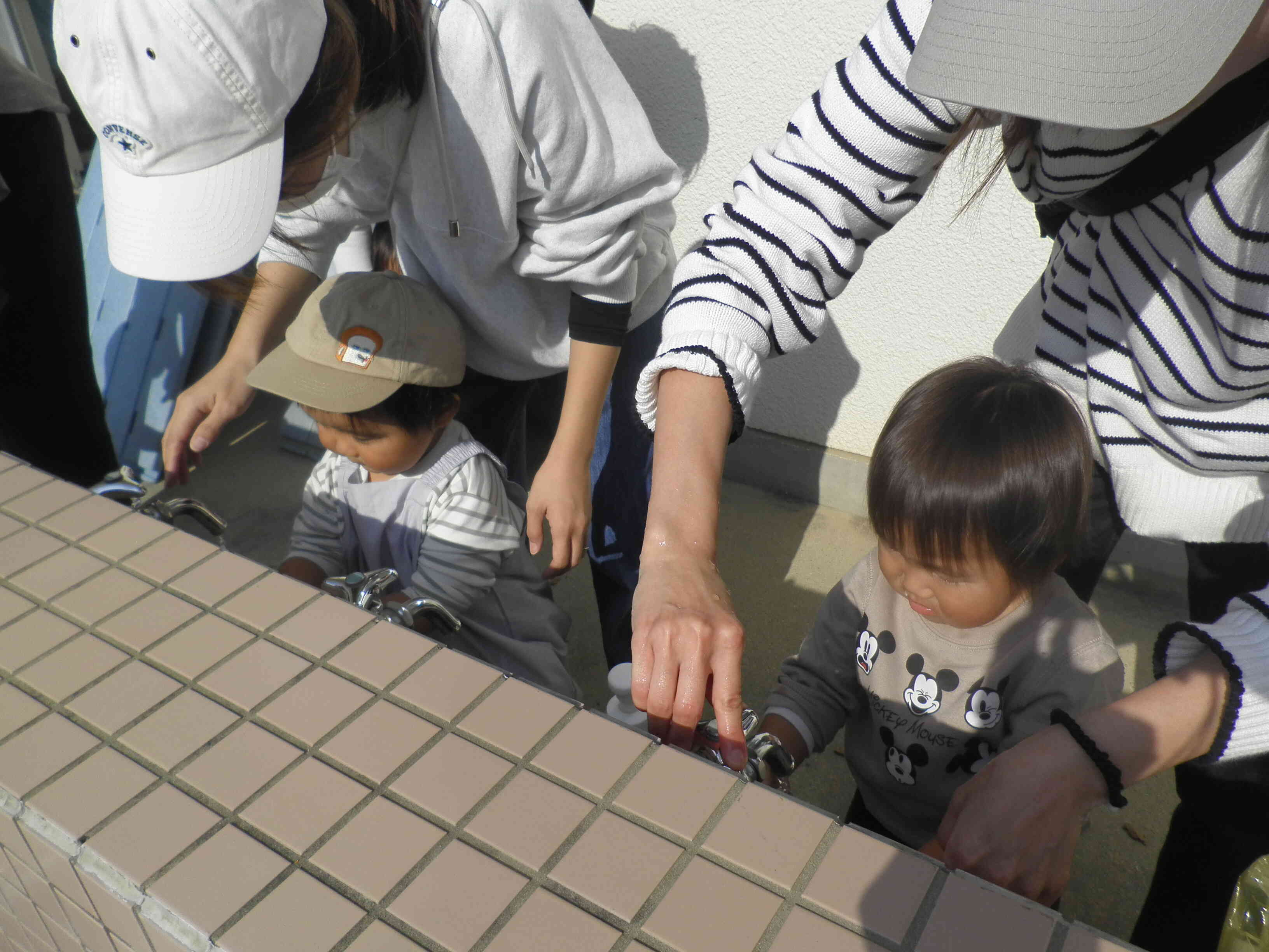 みんなで手洗いをしてから「さようなら☆」