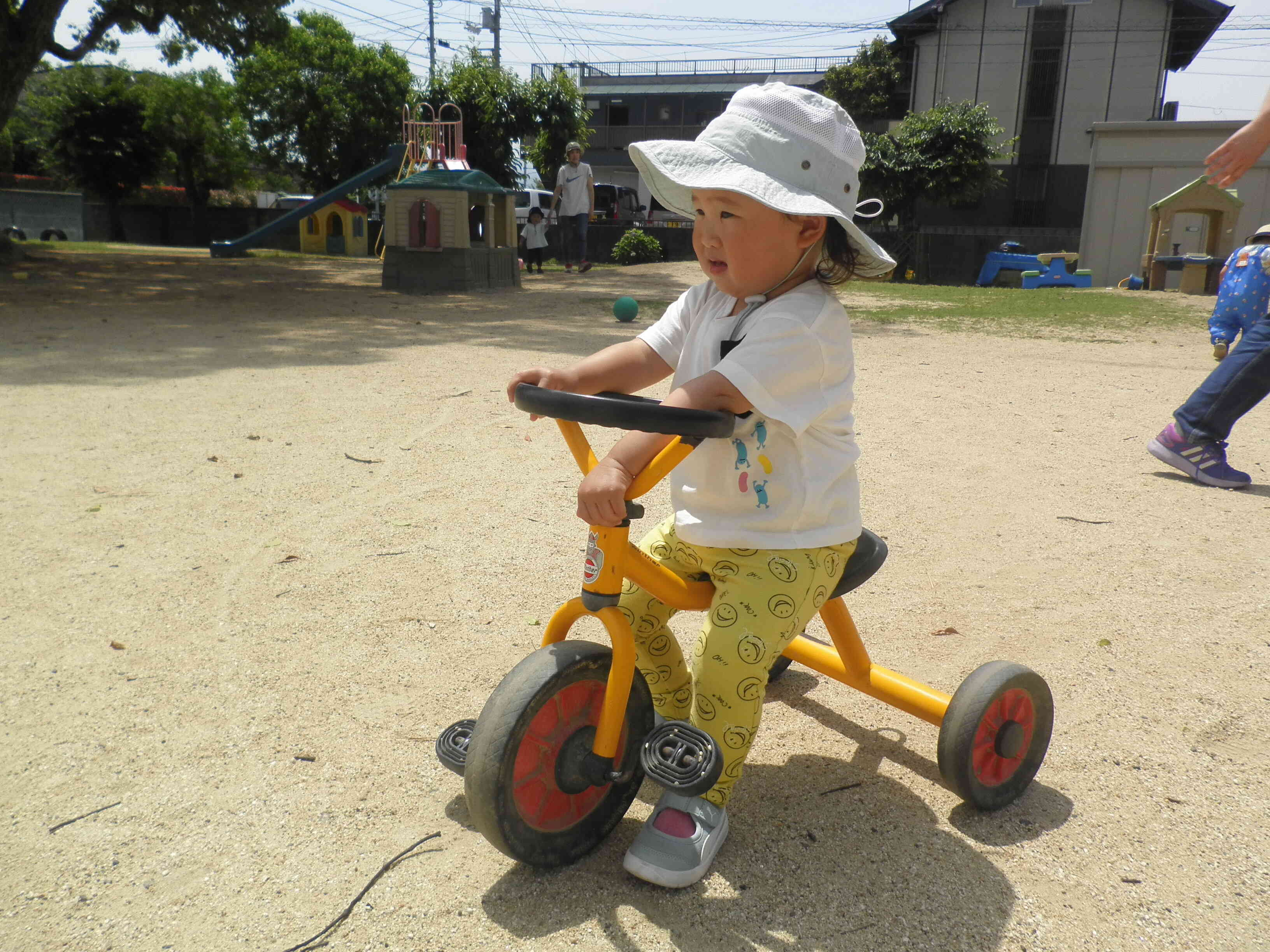 三輪車、上手にこげるかな？