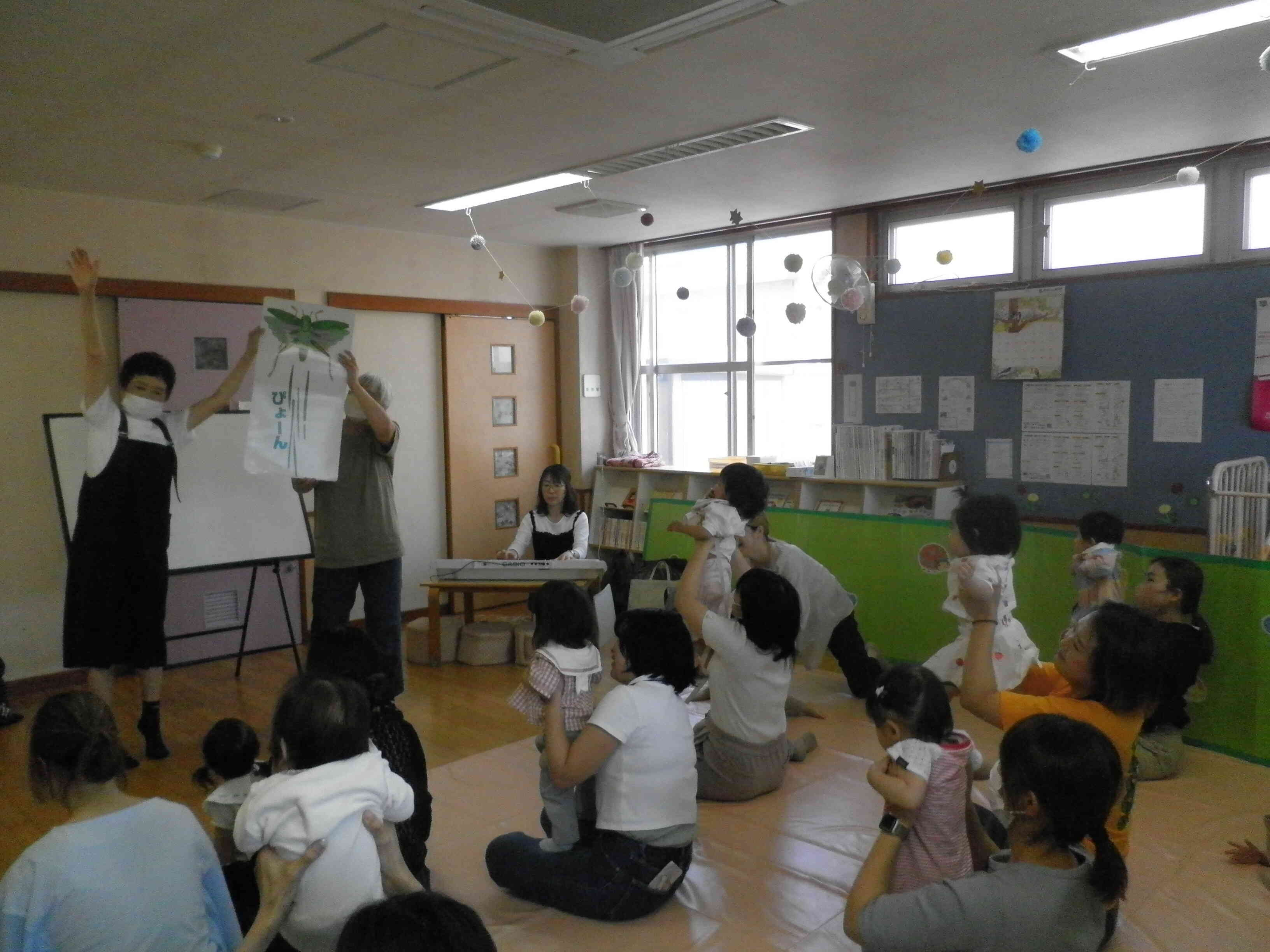 「ぴょーん」の絵本でみんな一緒にぴょーん！
